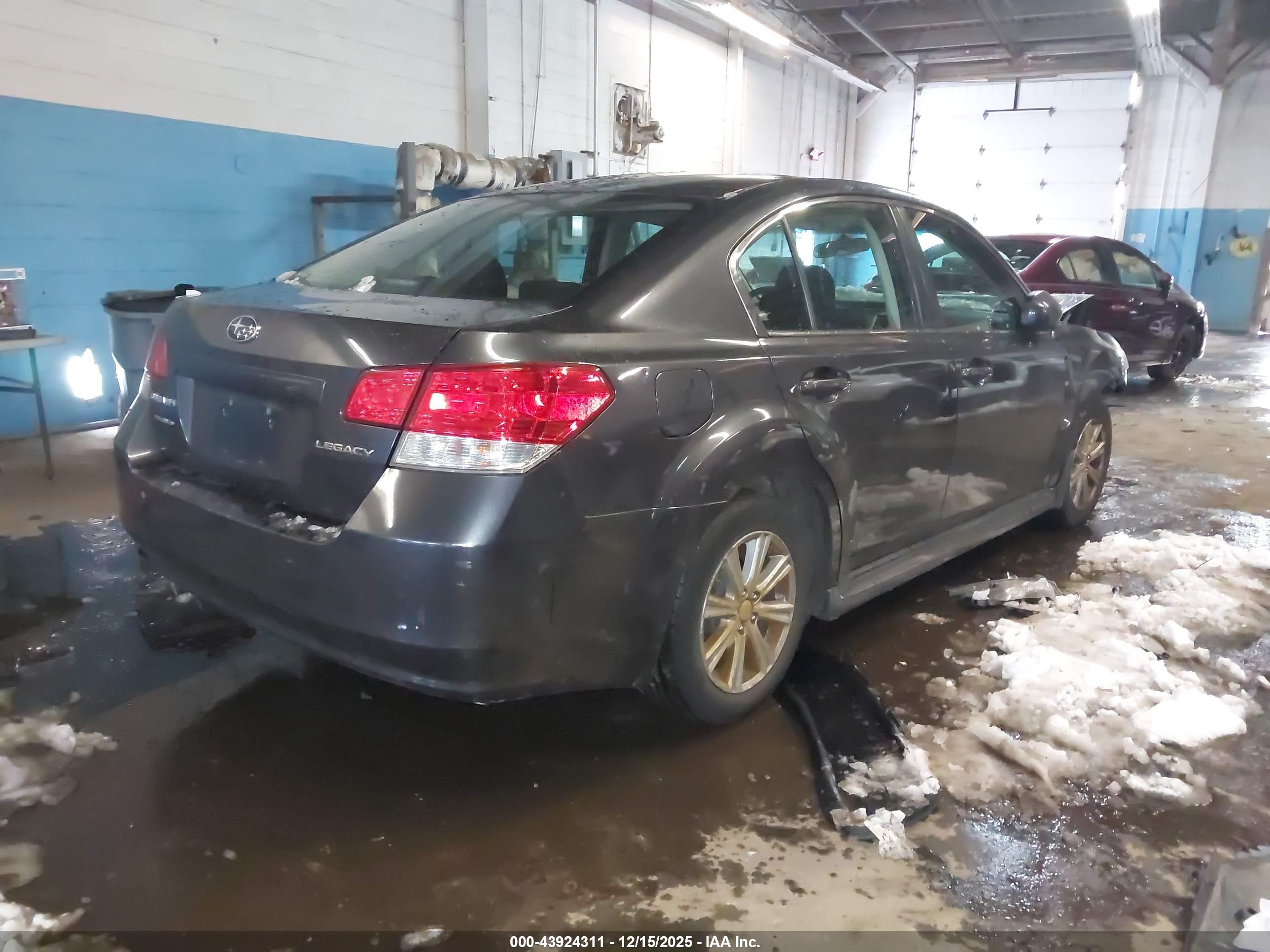 SUBARU LEGACY image 4