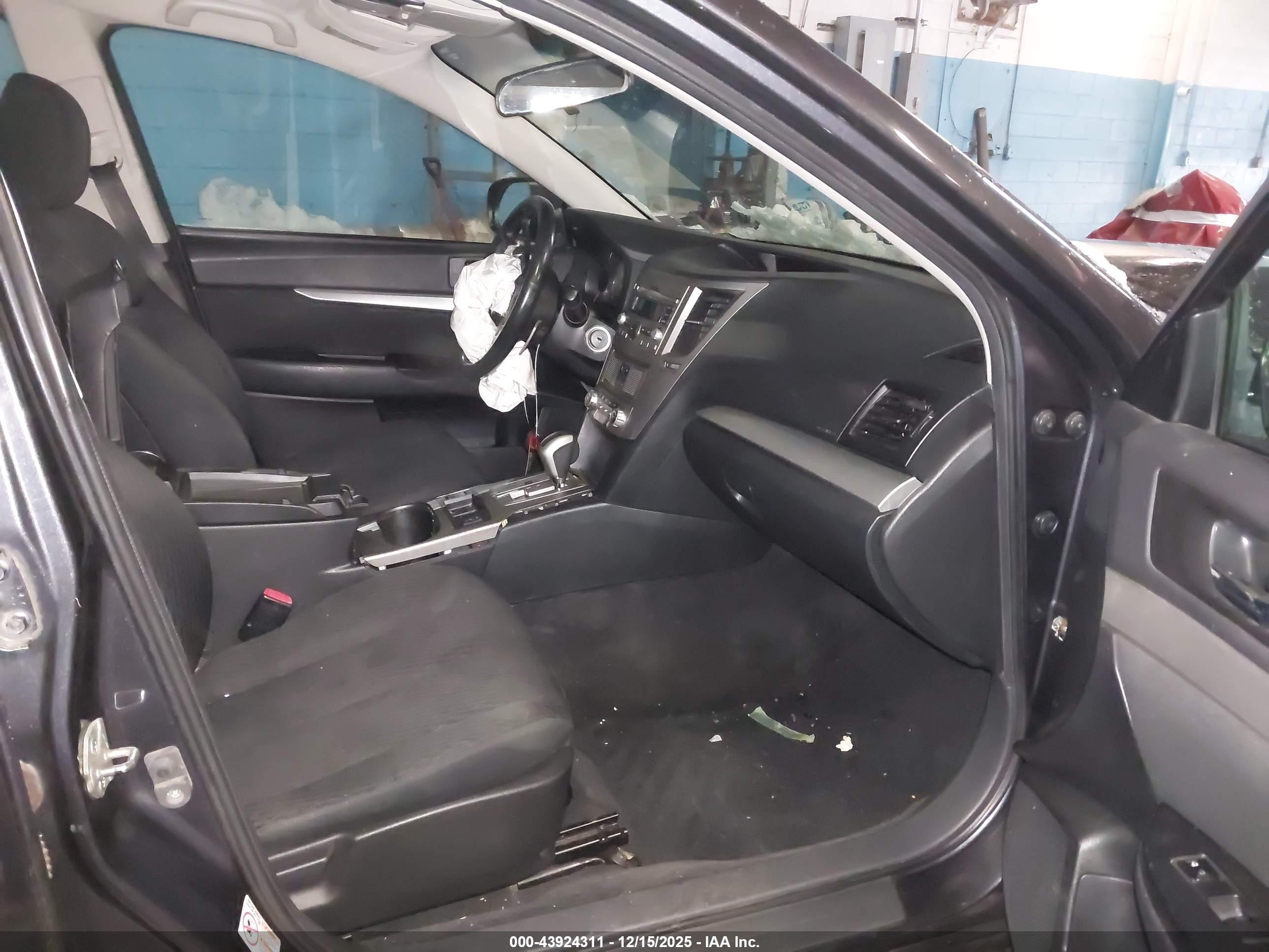 SUBARU LEGACY image 5