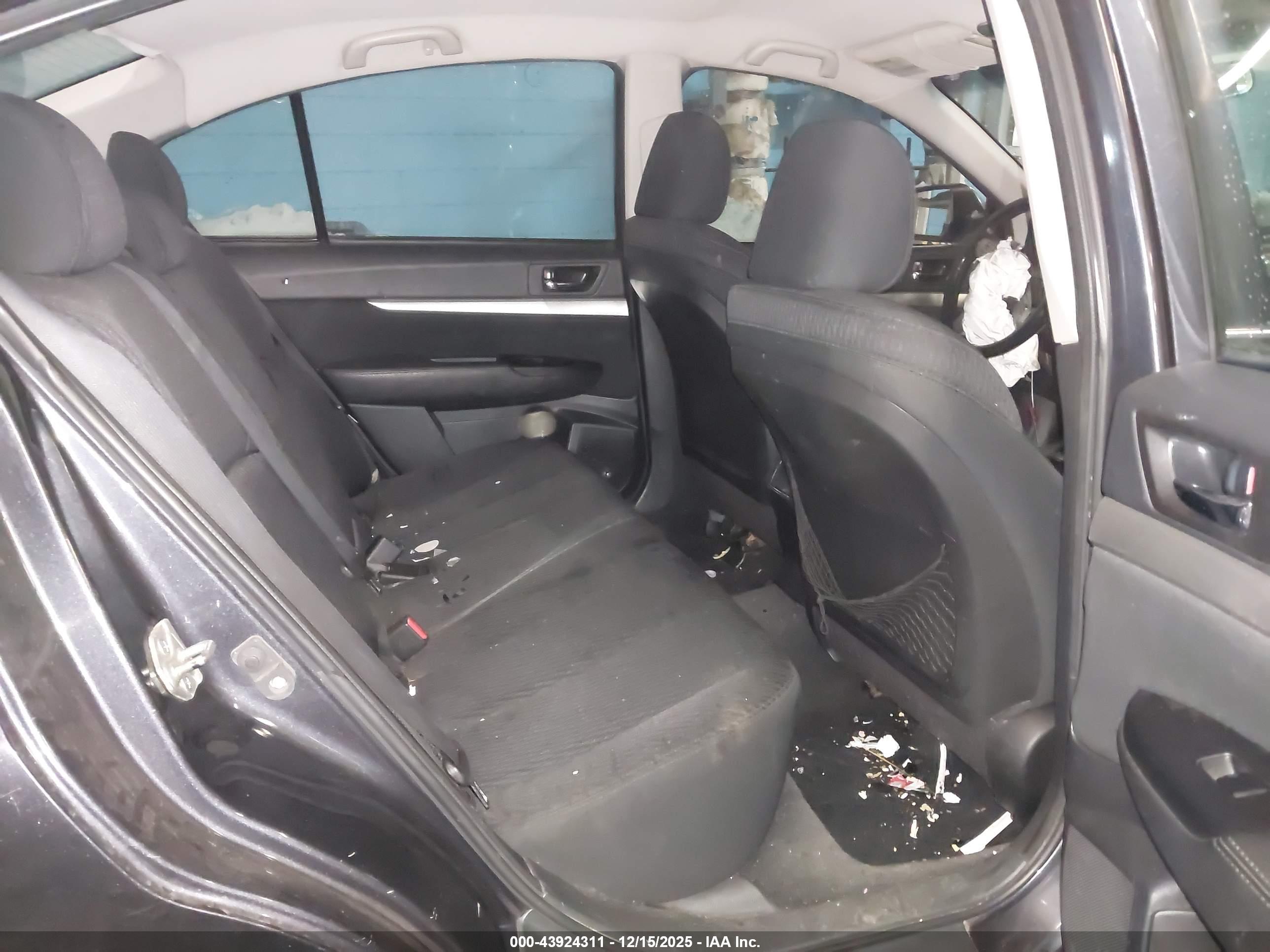 SUBARU LEGACY image 8