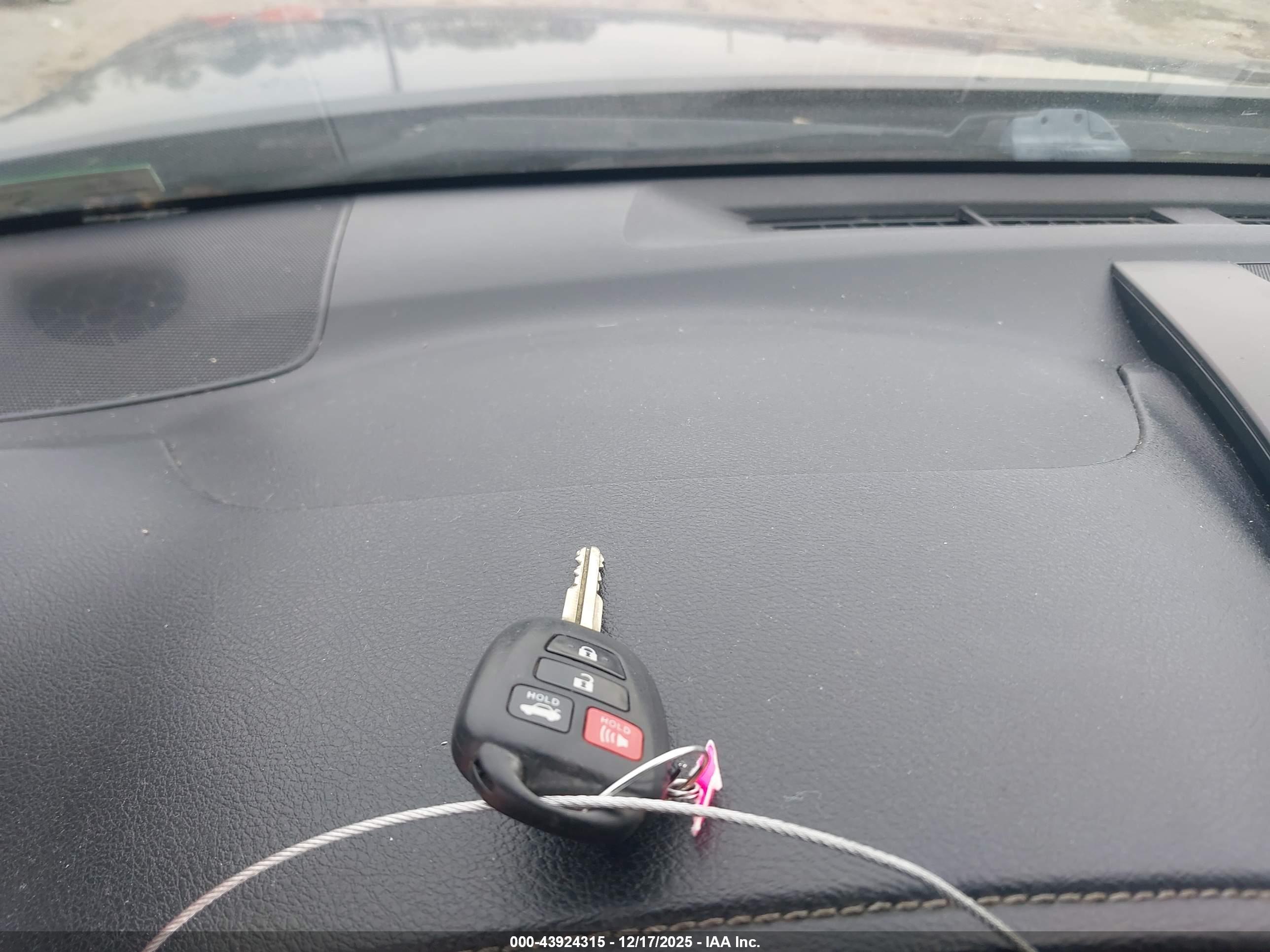 TOYOTA CAMRY image 11