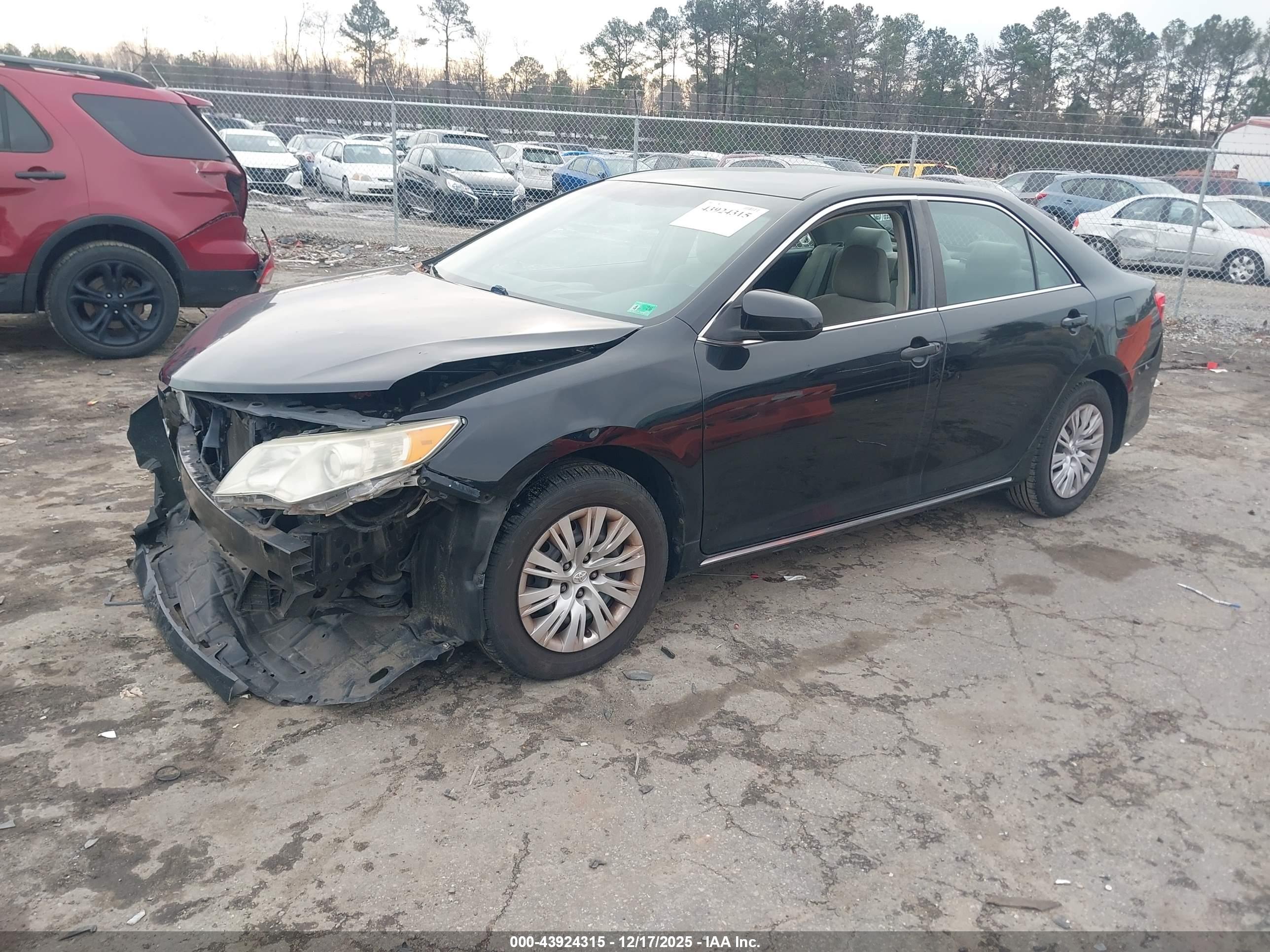 TOYOTA CAMRY image 2