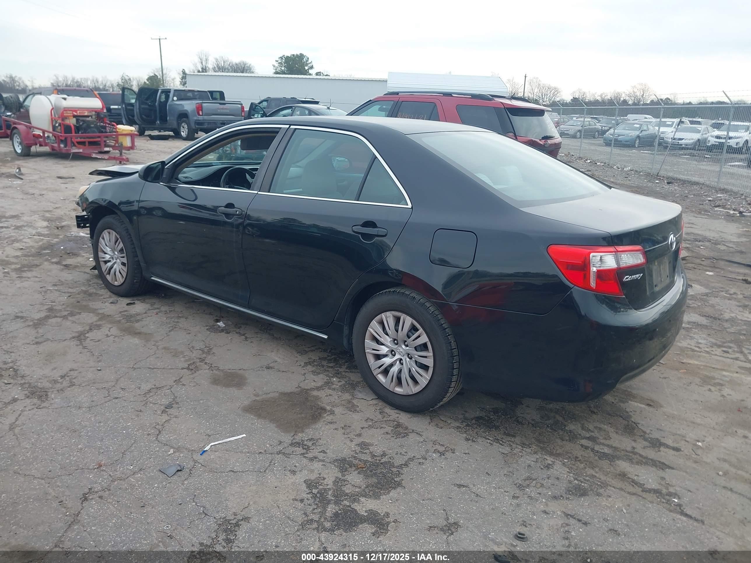 TOYOTA CAMRY image 3