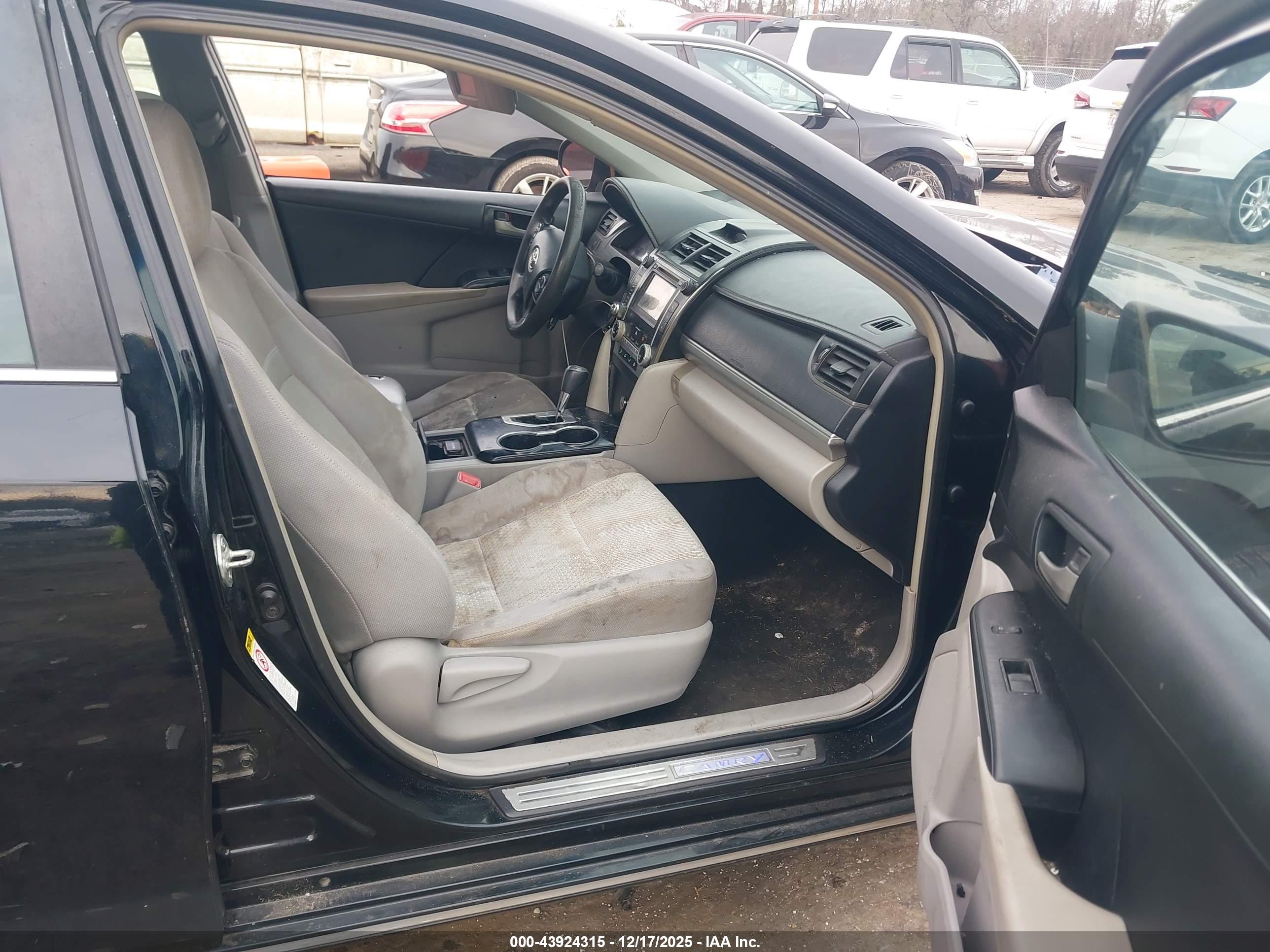 TOYOTA CAMRY image 5