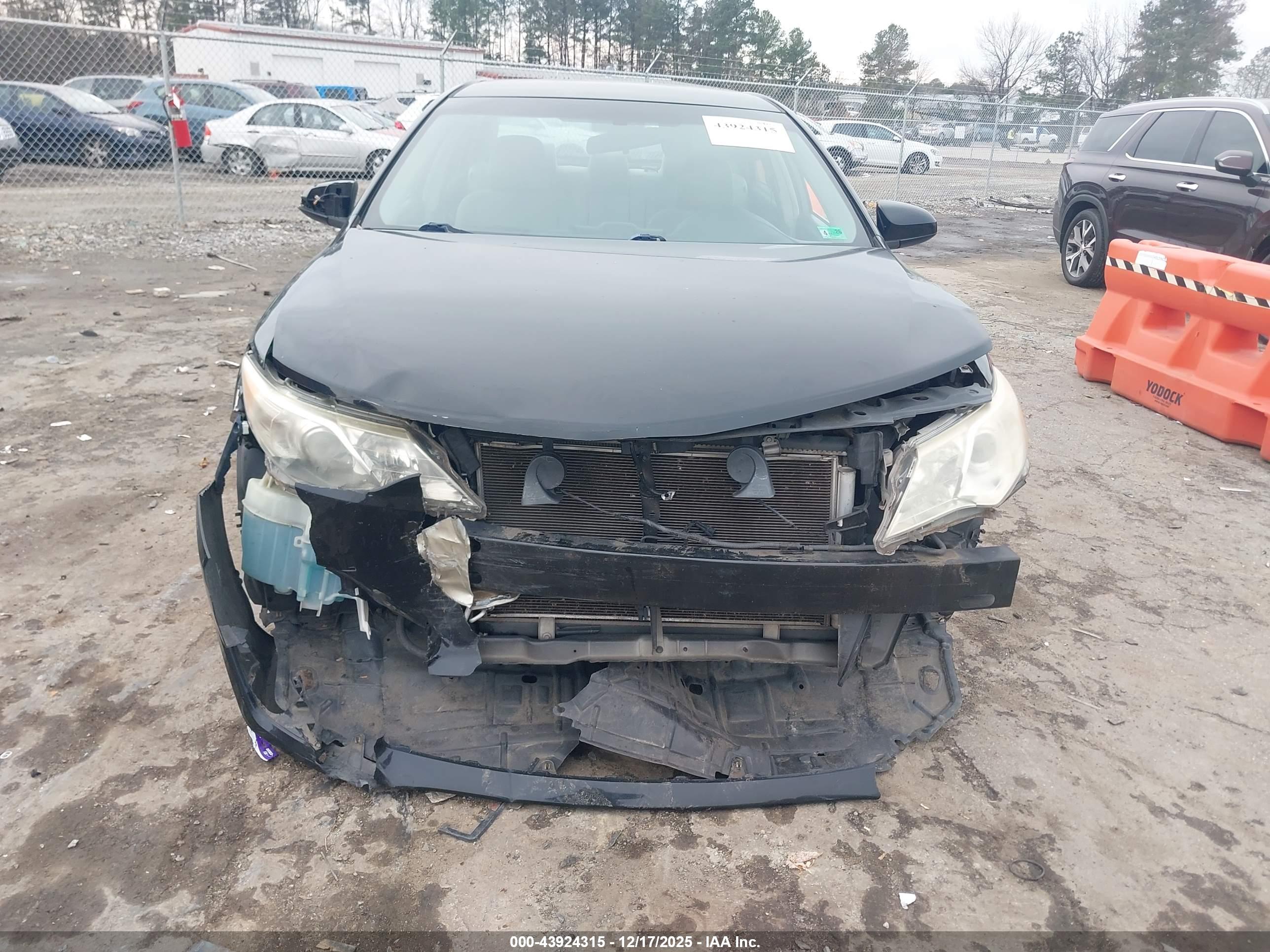 TOYOTA CAMRY image 6