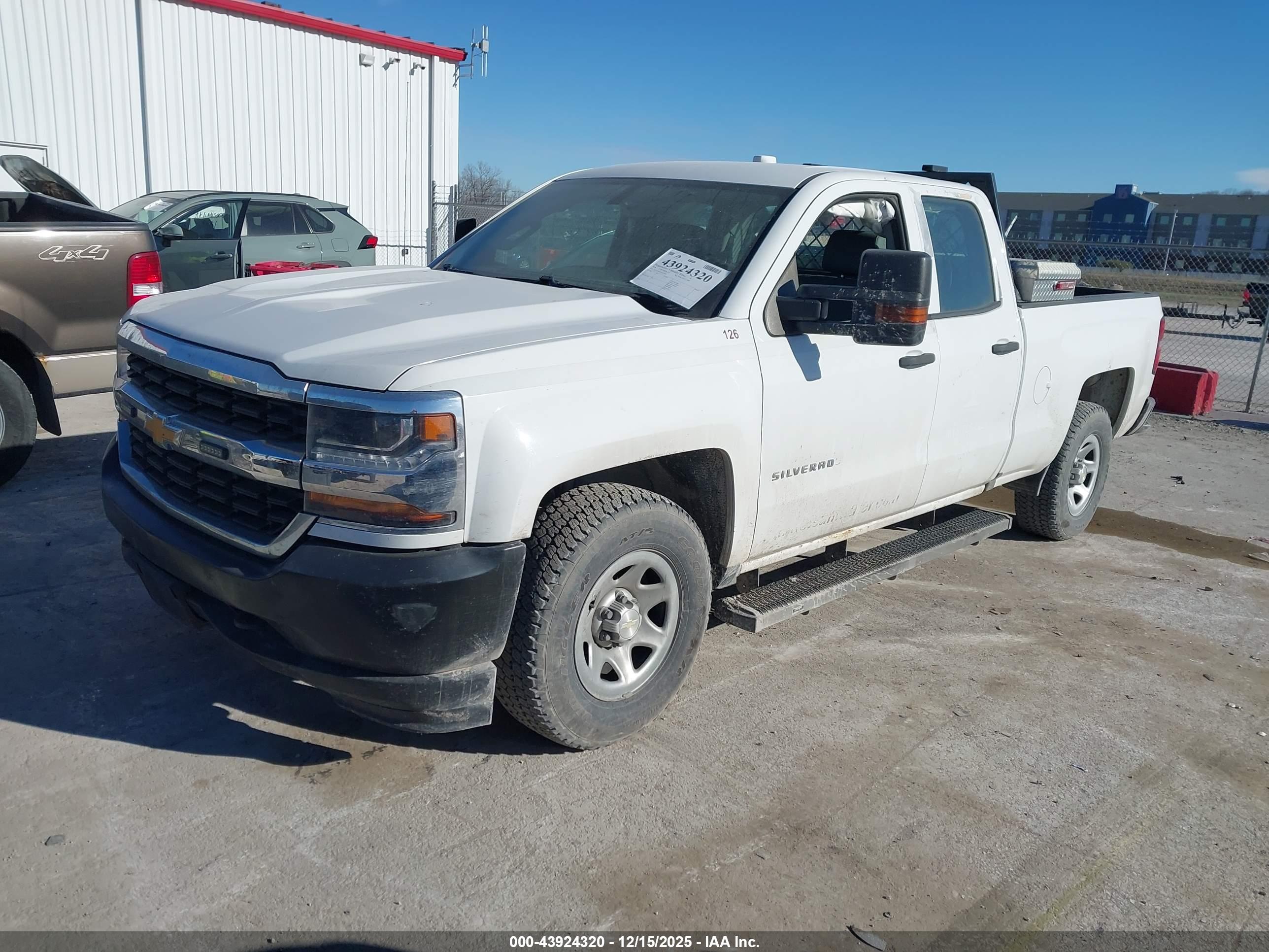 CHEVROLET SILVERADO image 2