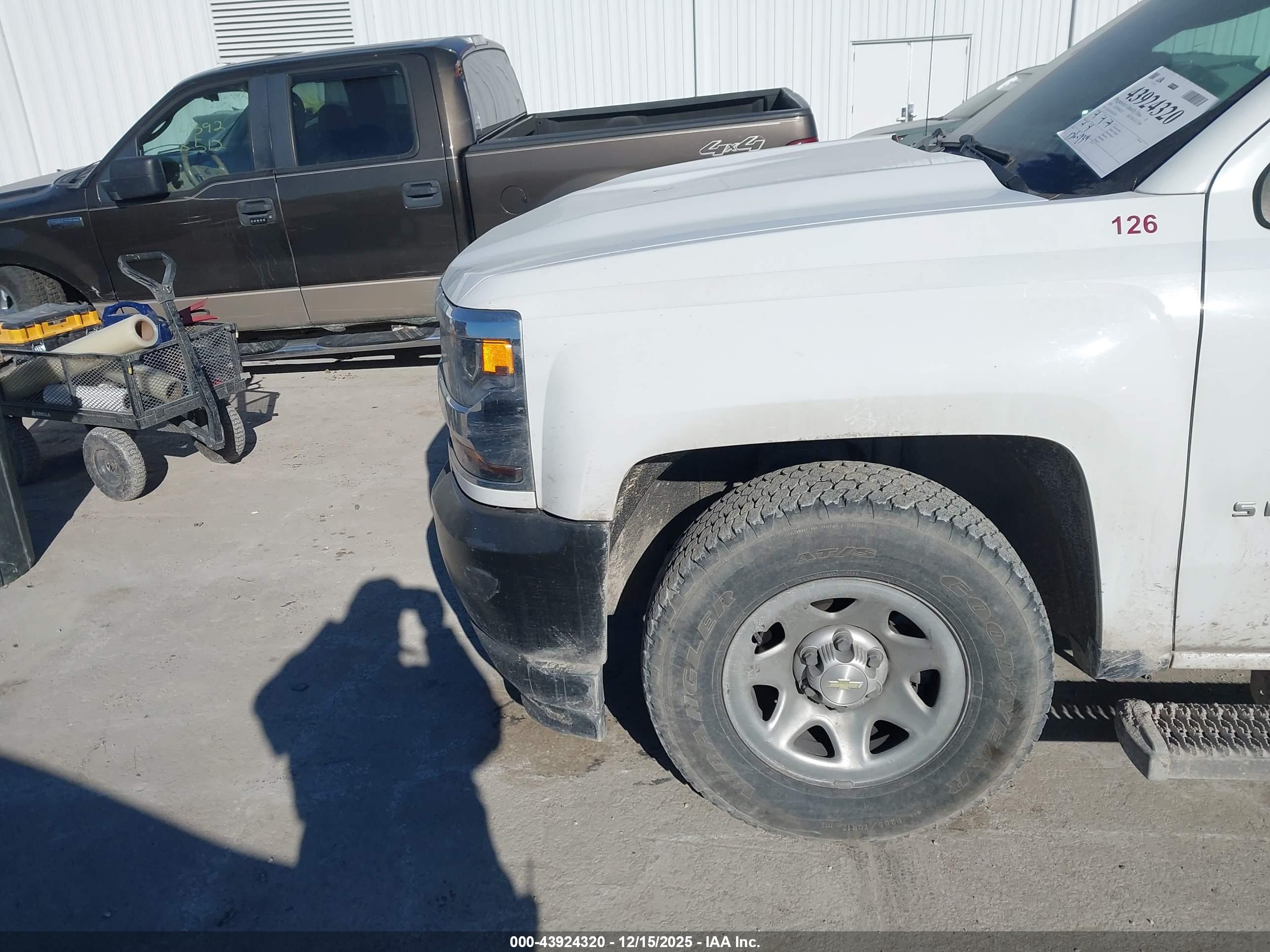 CHEVROLET SILVERADO image 6