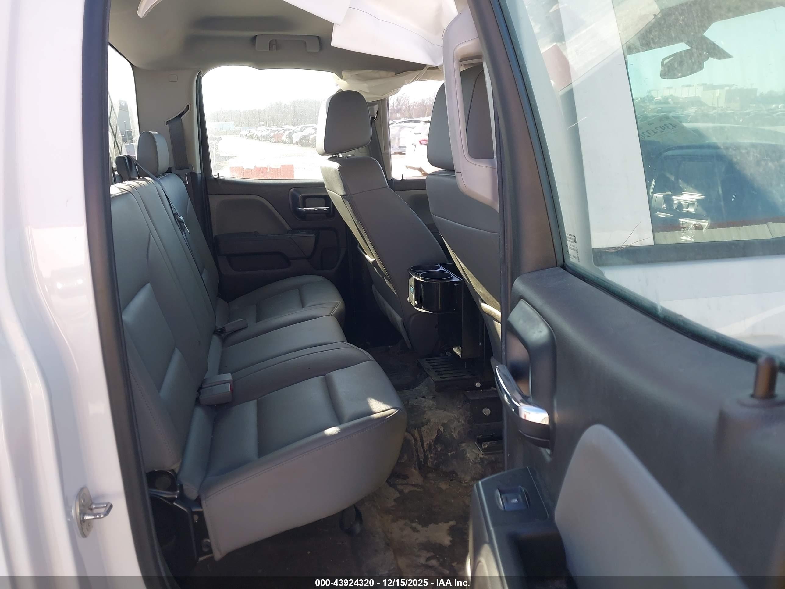 CHEVROLET SILVERADO image 8