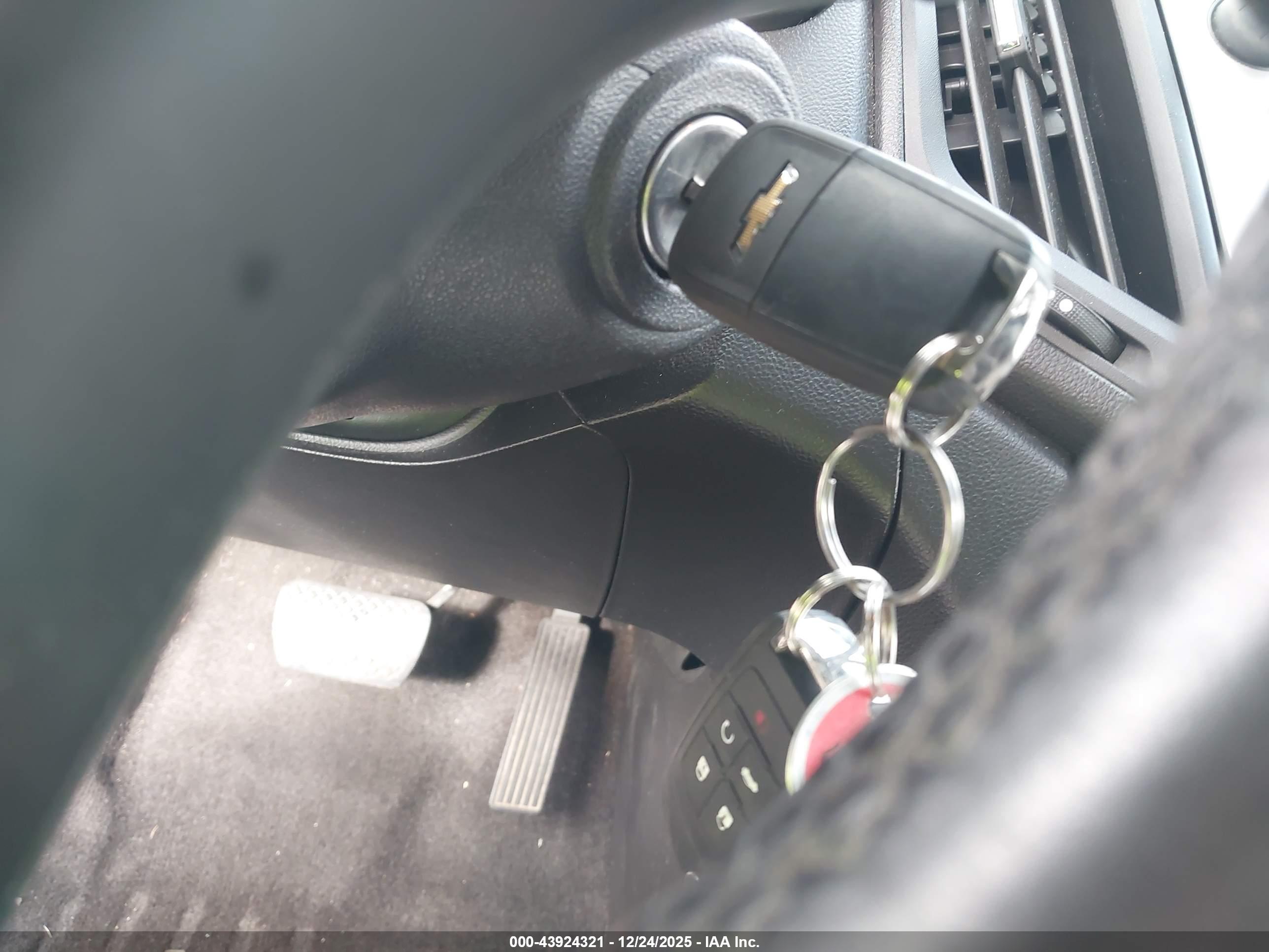 CHEVROLET EQUINOX image 11