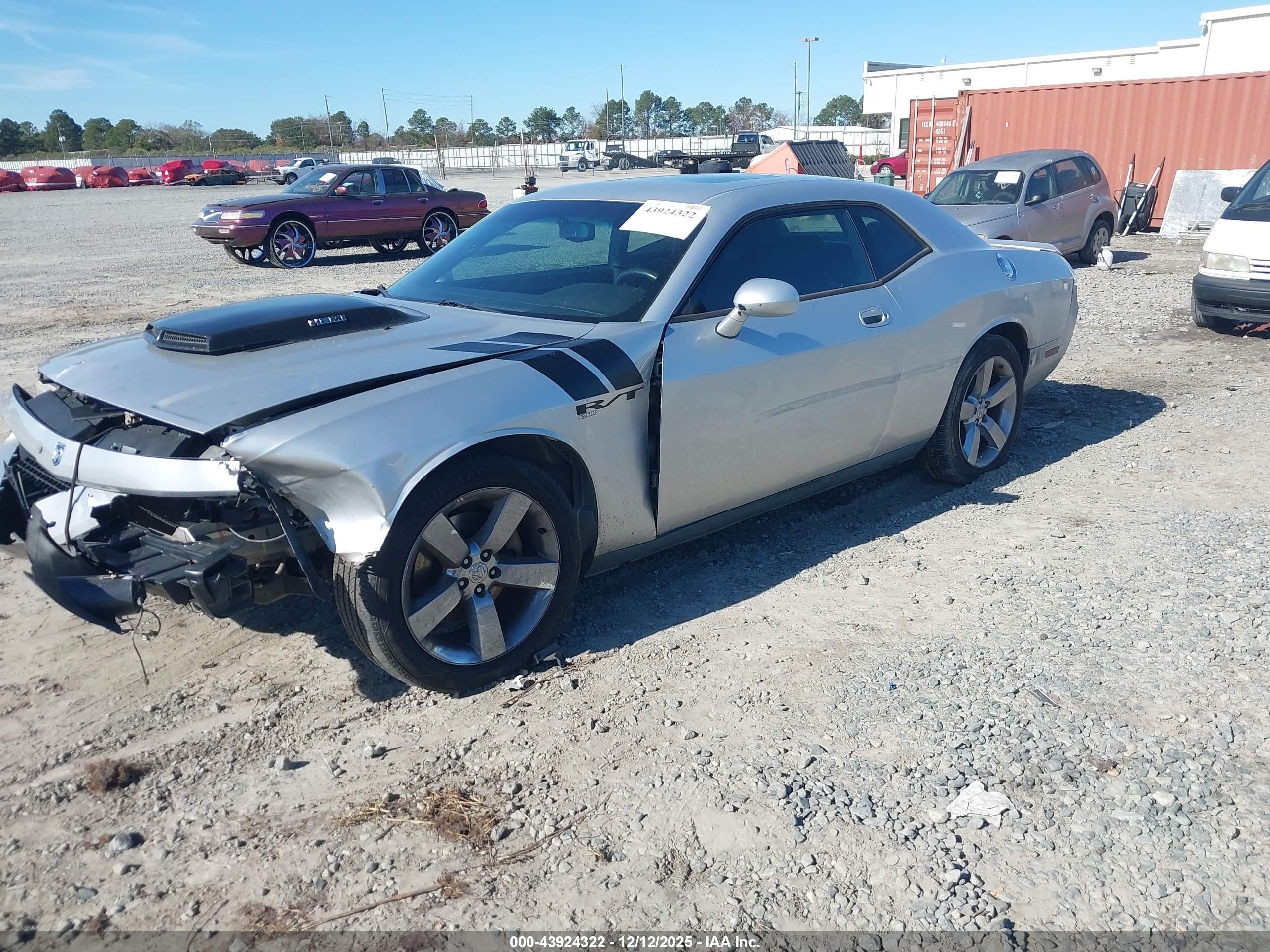DODGE CHALLENGER image 2