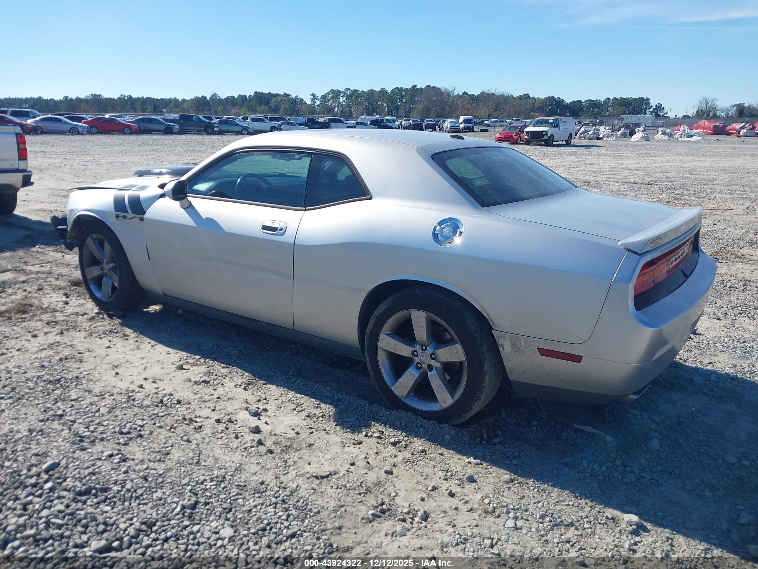 DODGE CHALLENGER image 3
