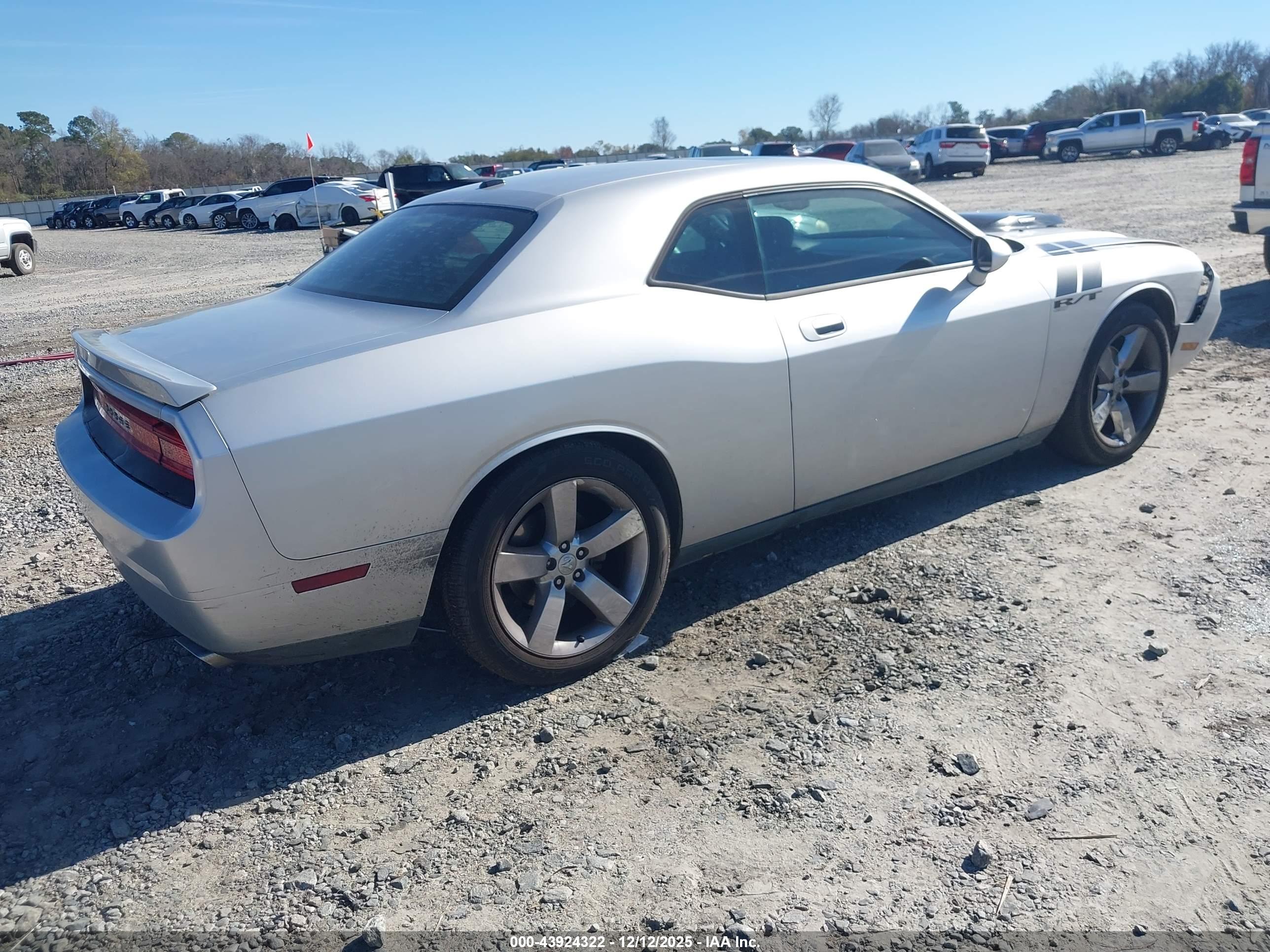 DODGE CHALLENGER image 4