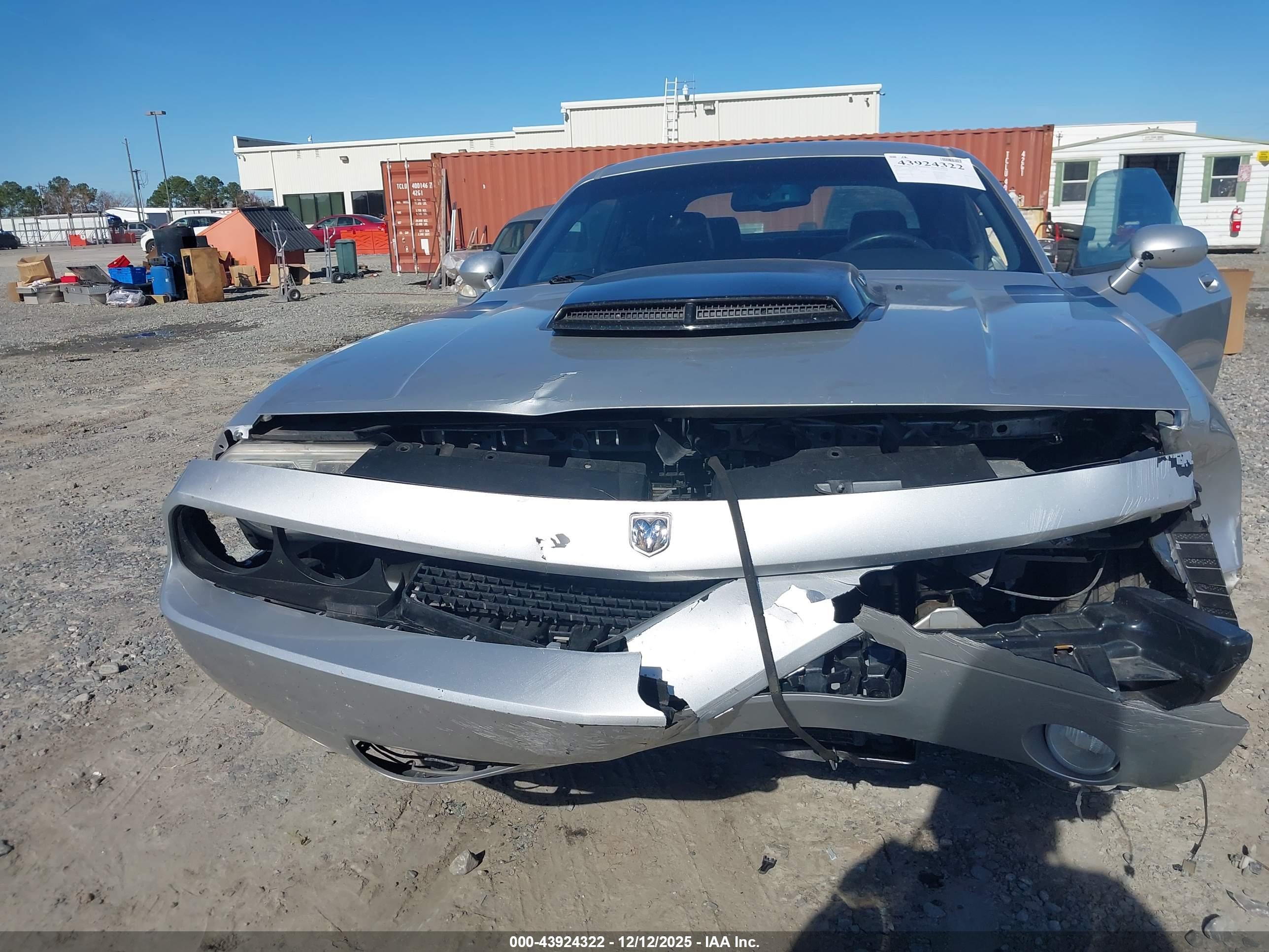 DODGE CHALLENGER image 6