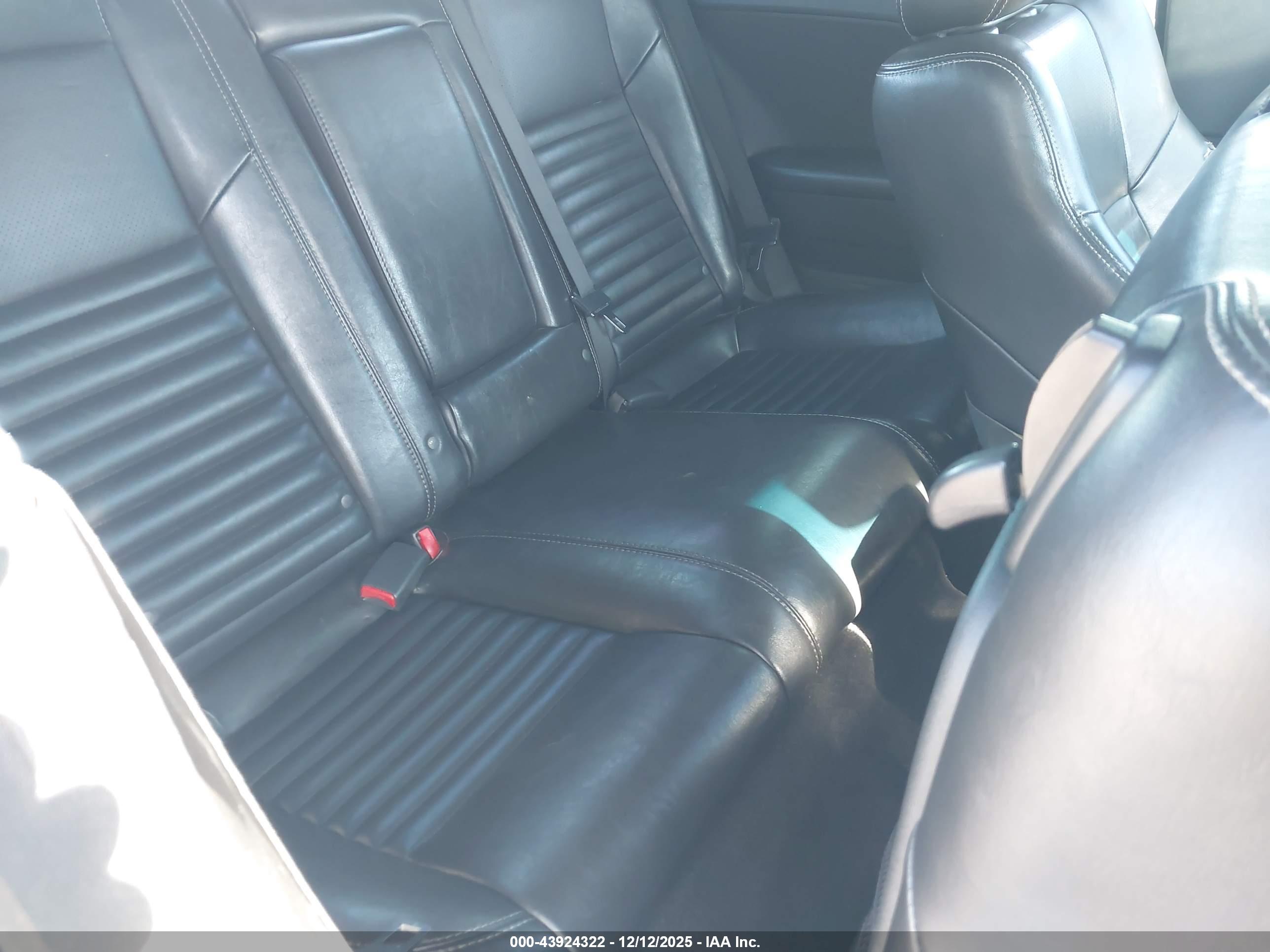 DODGE CHALLENGER image 8