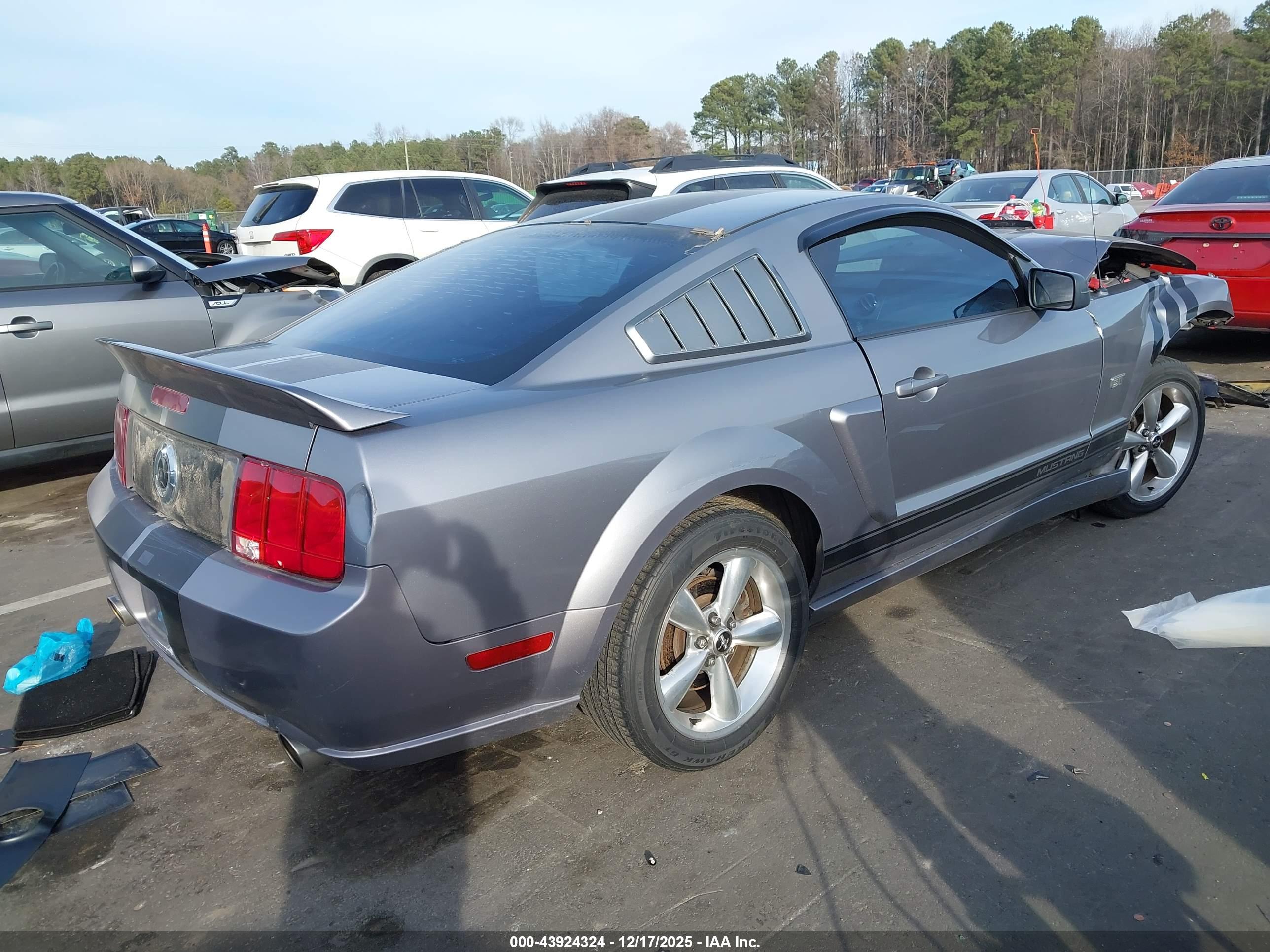 FORD MUSTANG image 4
