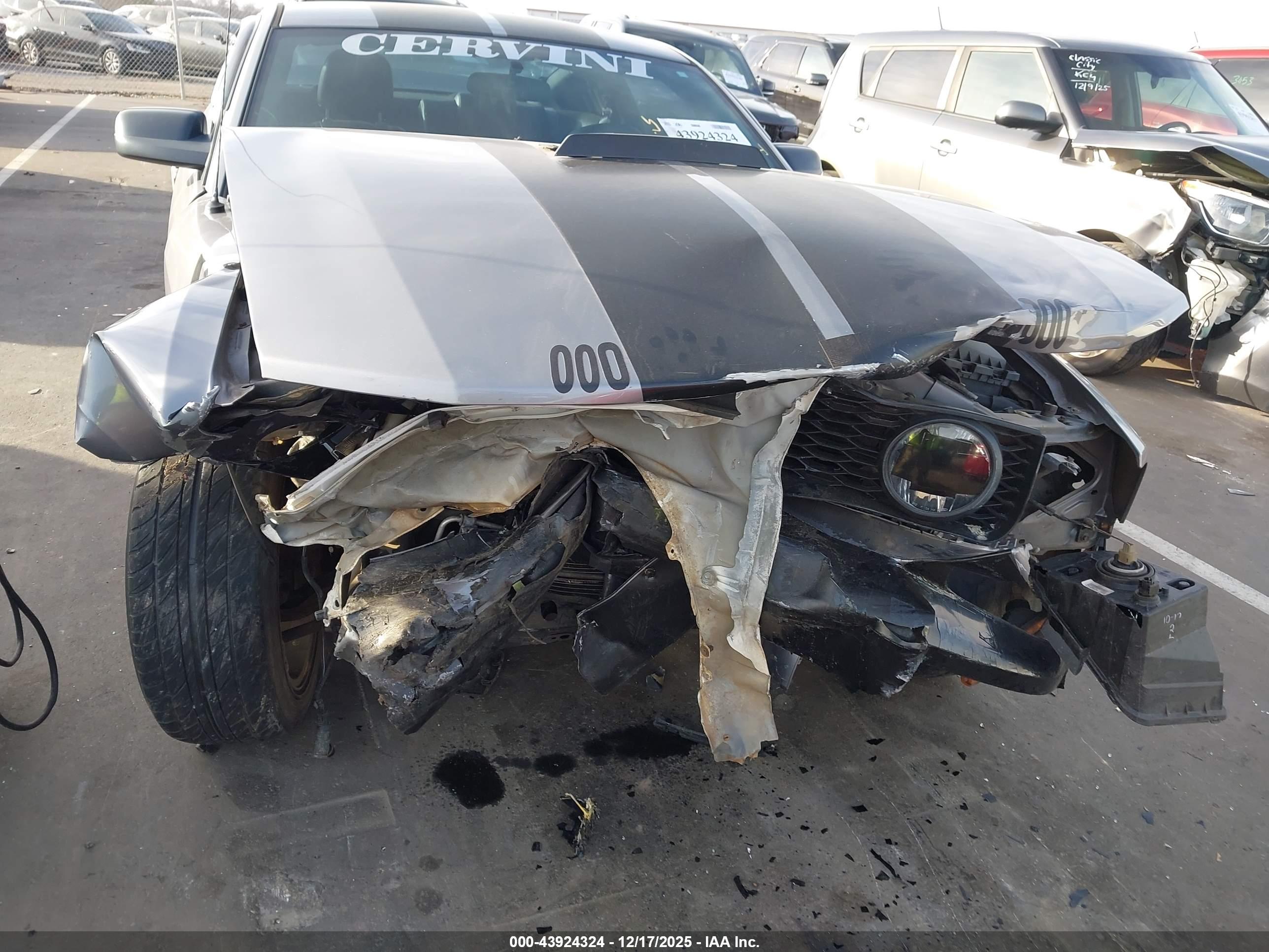 FORD MUSTANG image 6