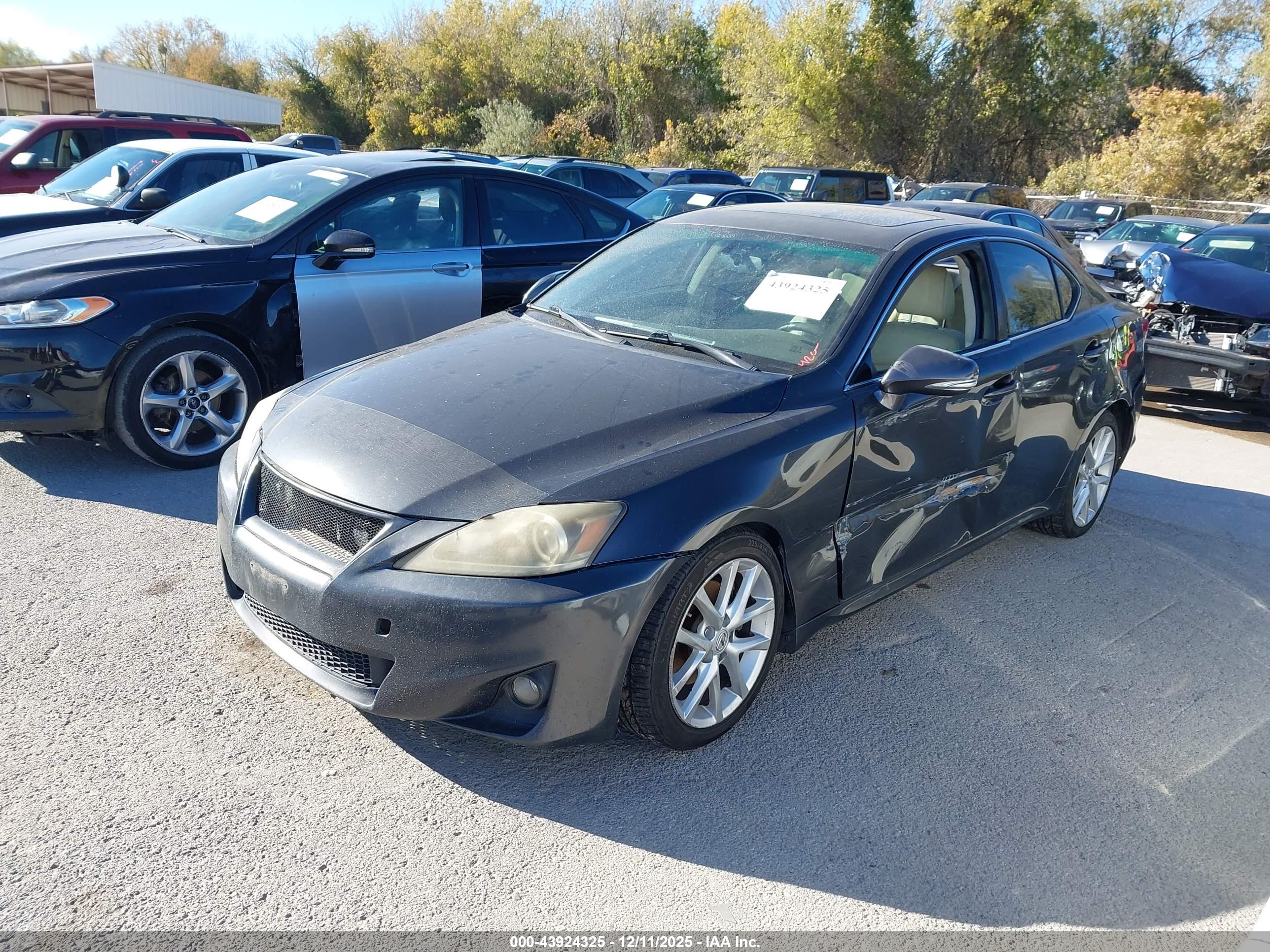 LEXUS IS image 2