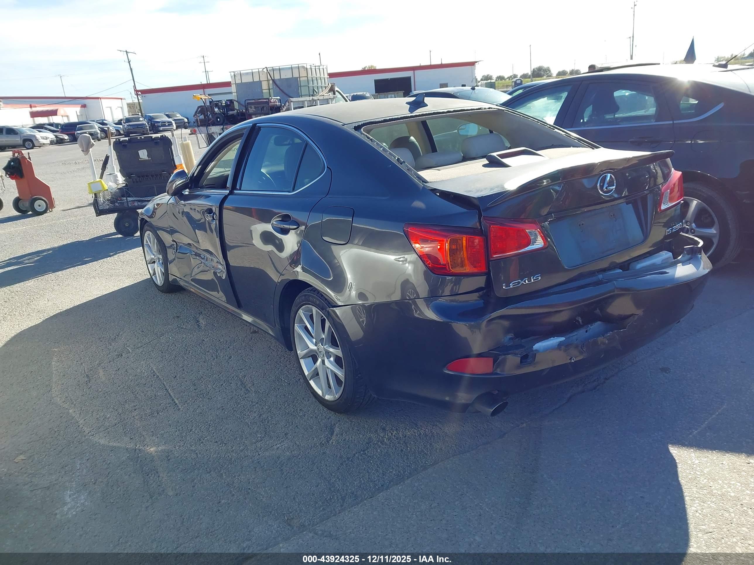 LEXUS IS image 3