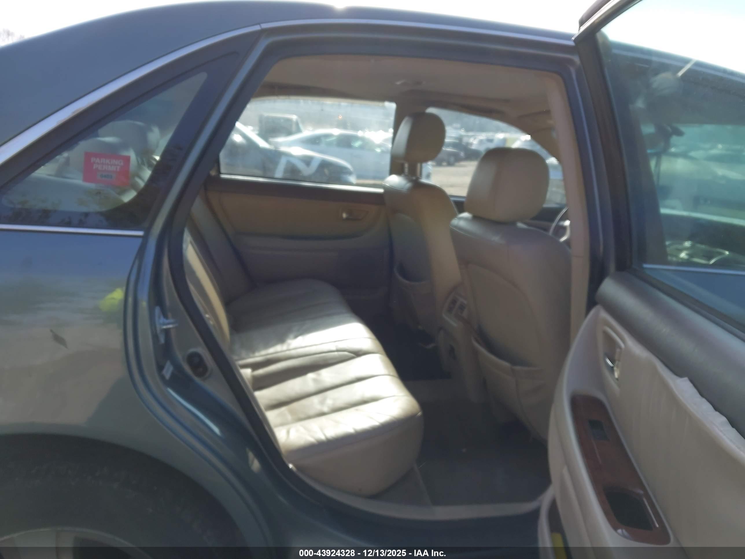 TOYOTA AVALON image 8
