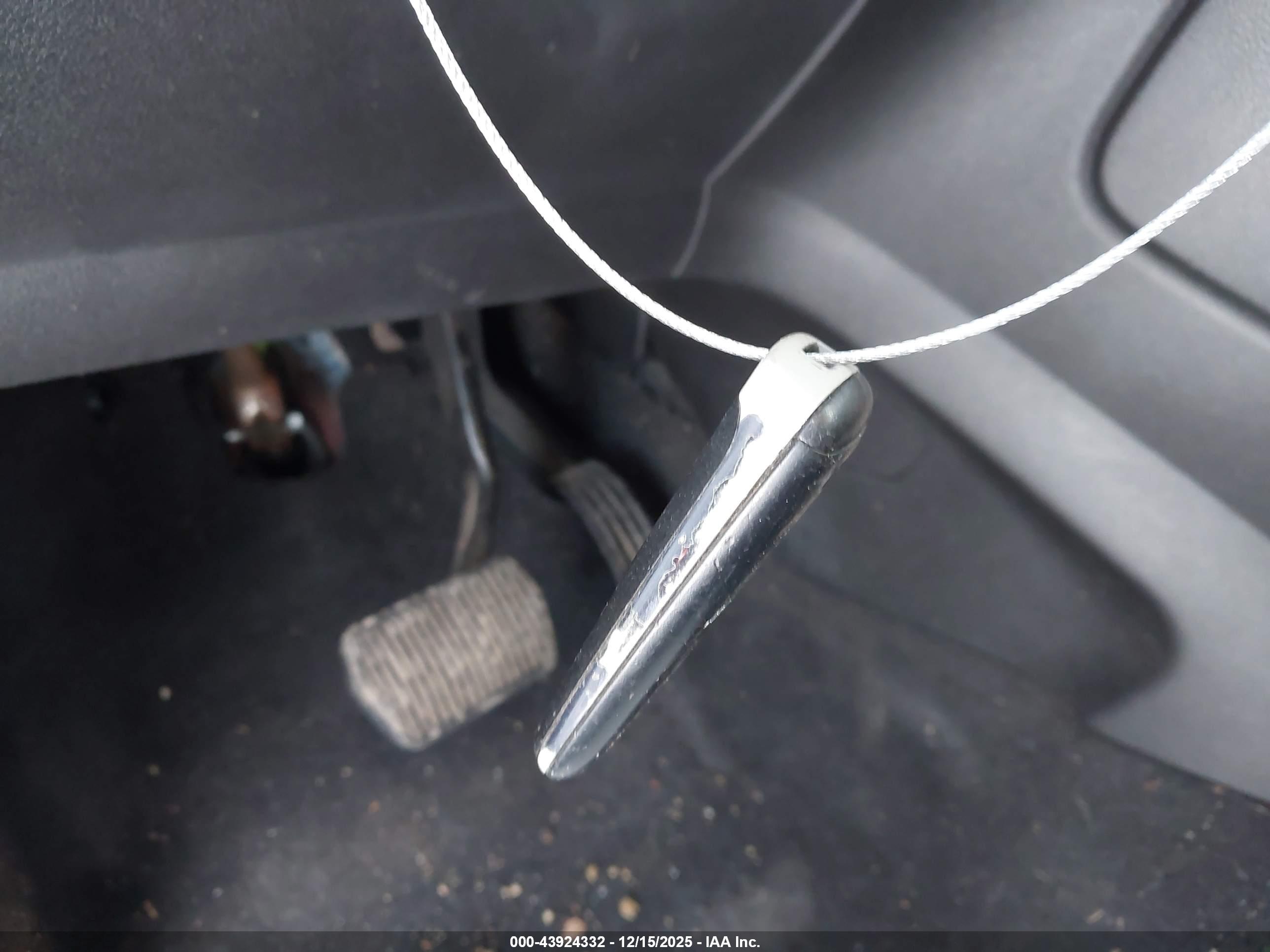 FORD ESCAPE image 11