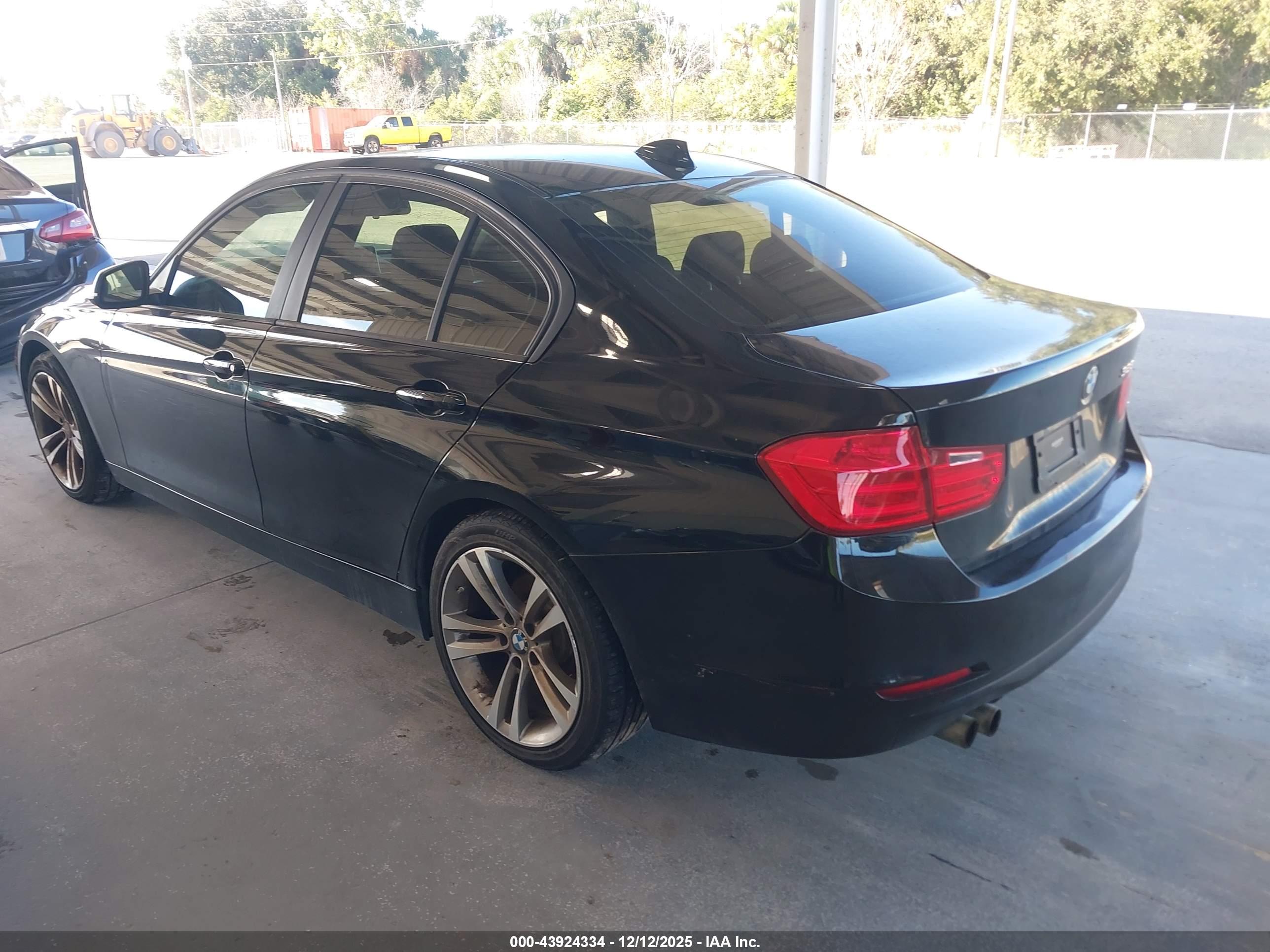 BMW 328I image 3
