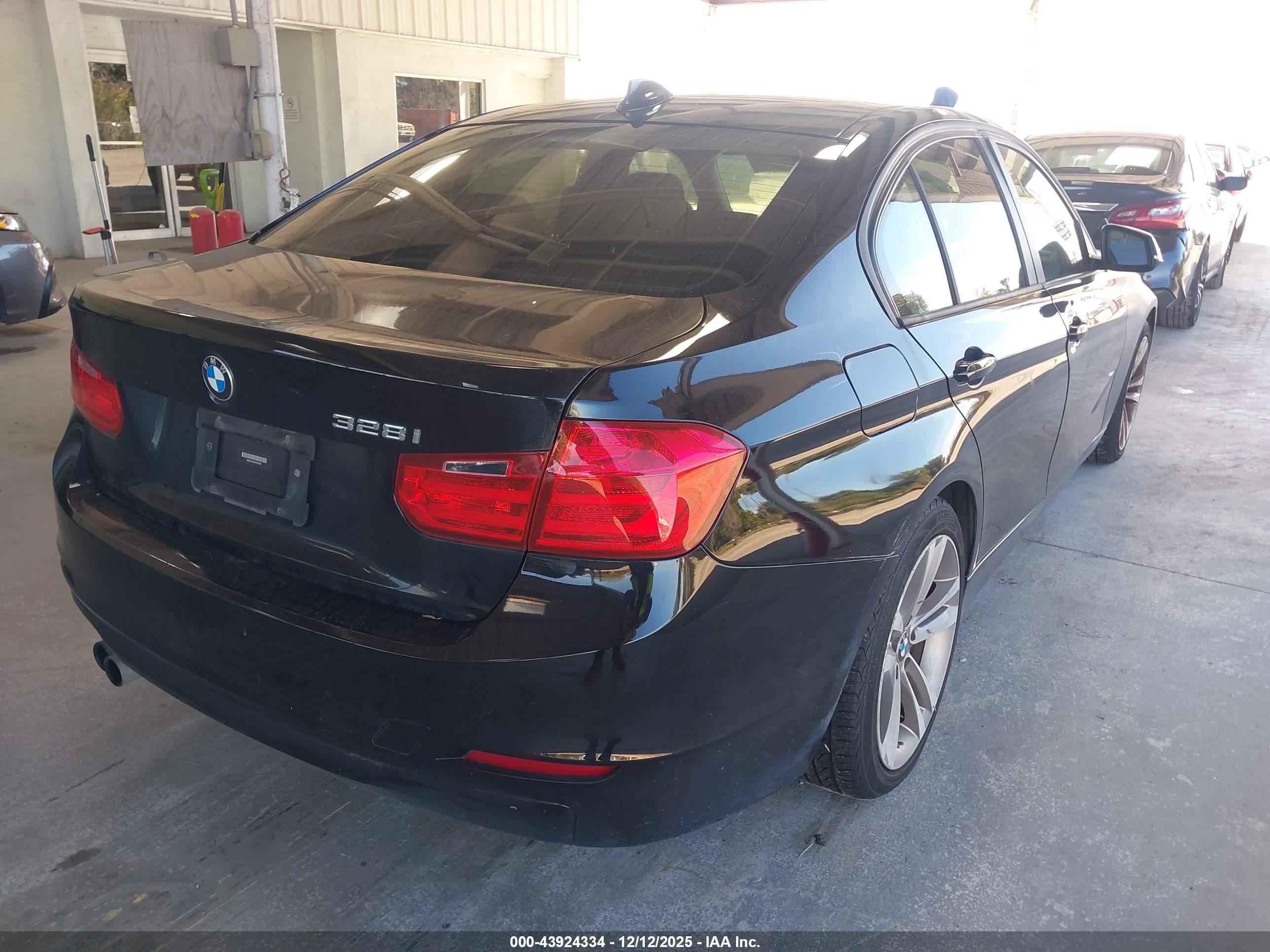 BMW 328I image 4