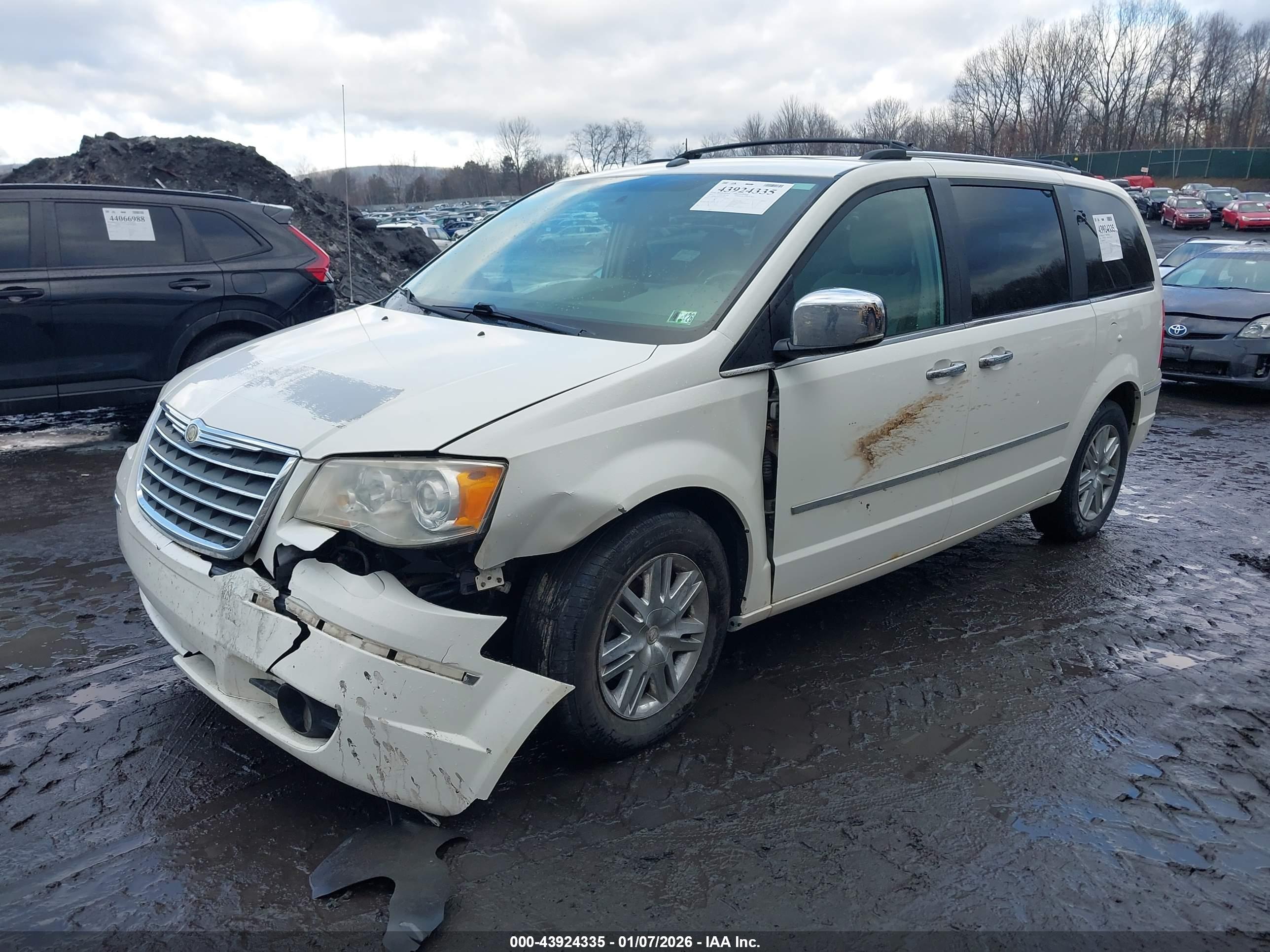 CHRYSLER TOWN image 2