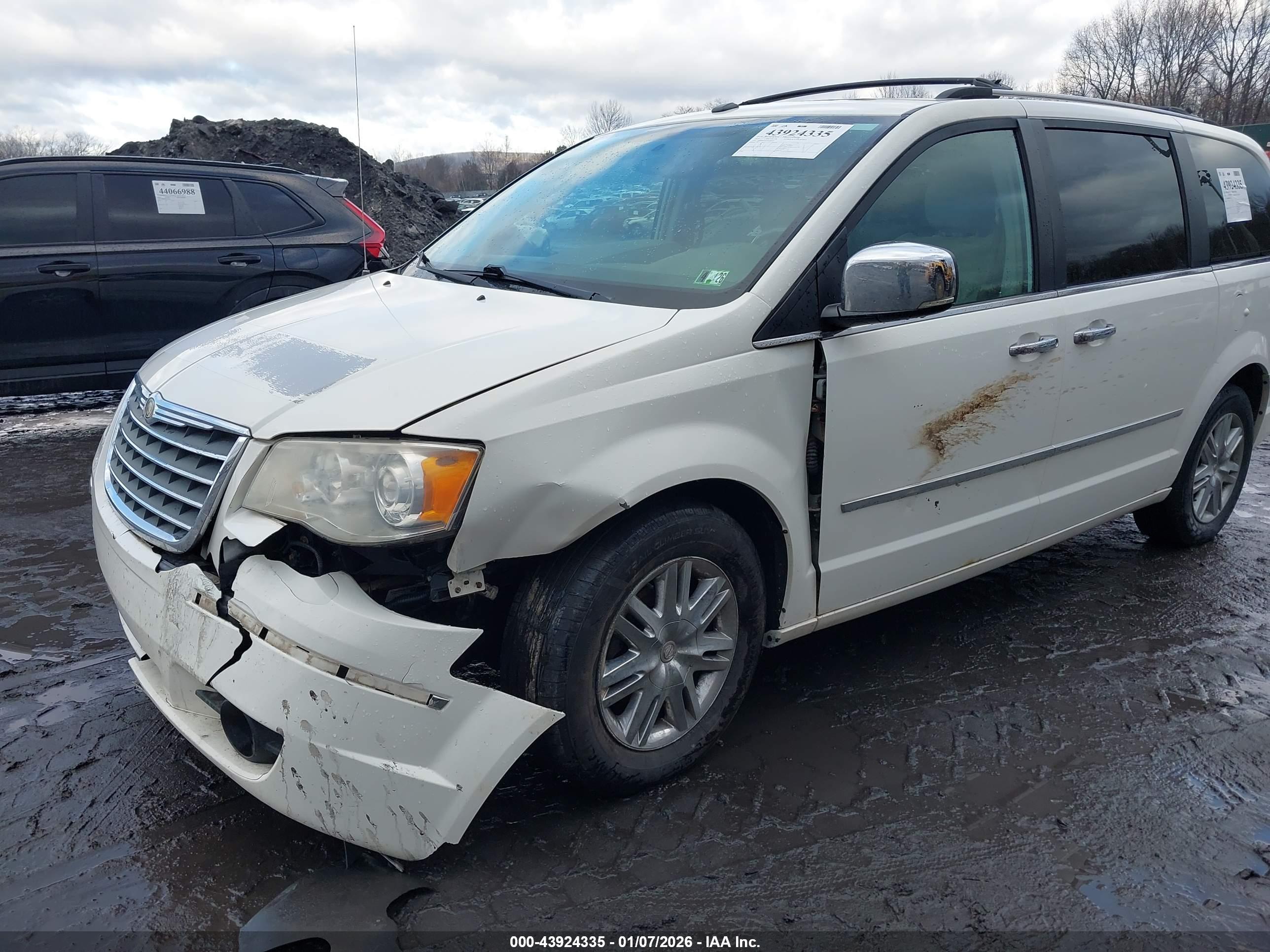 CHRYSLER TOWN image 6