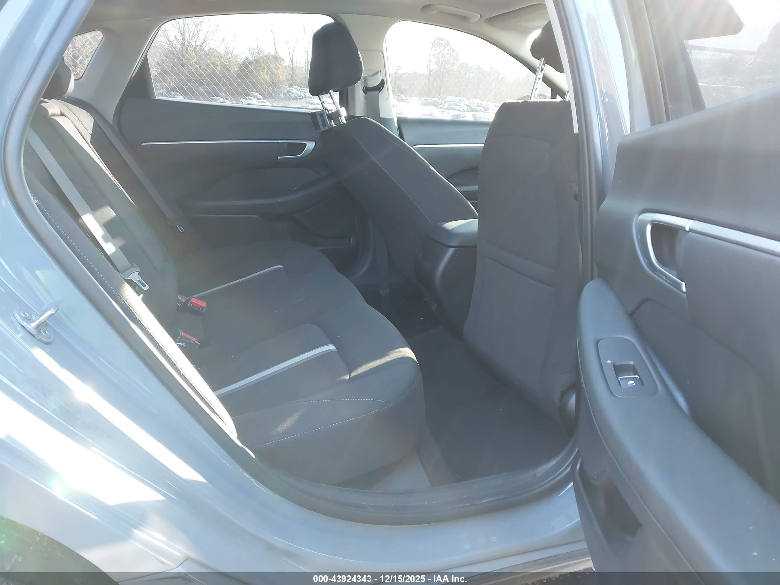 HYUNDAI SONATA image 8