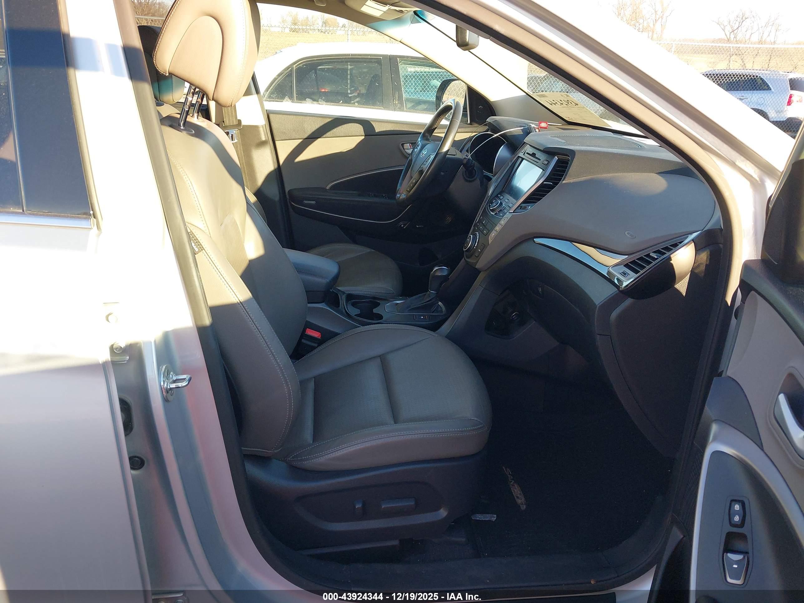 HYUNDAI SANTA image 5