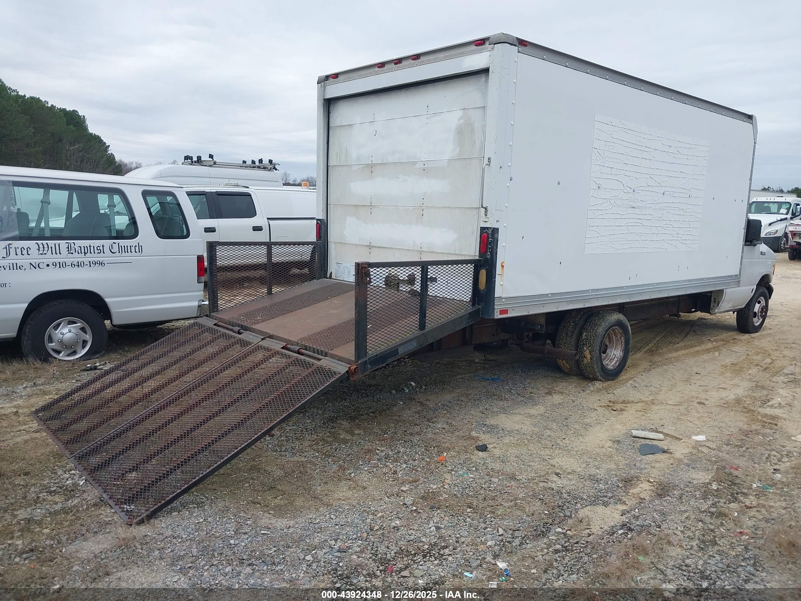 FORD E-350 image 4