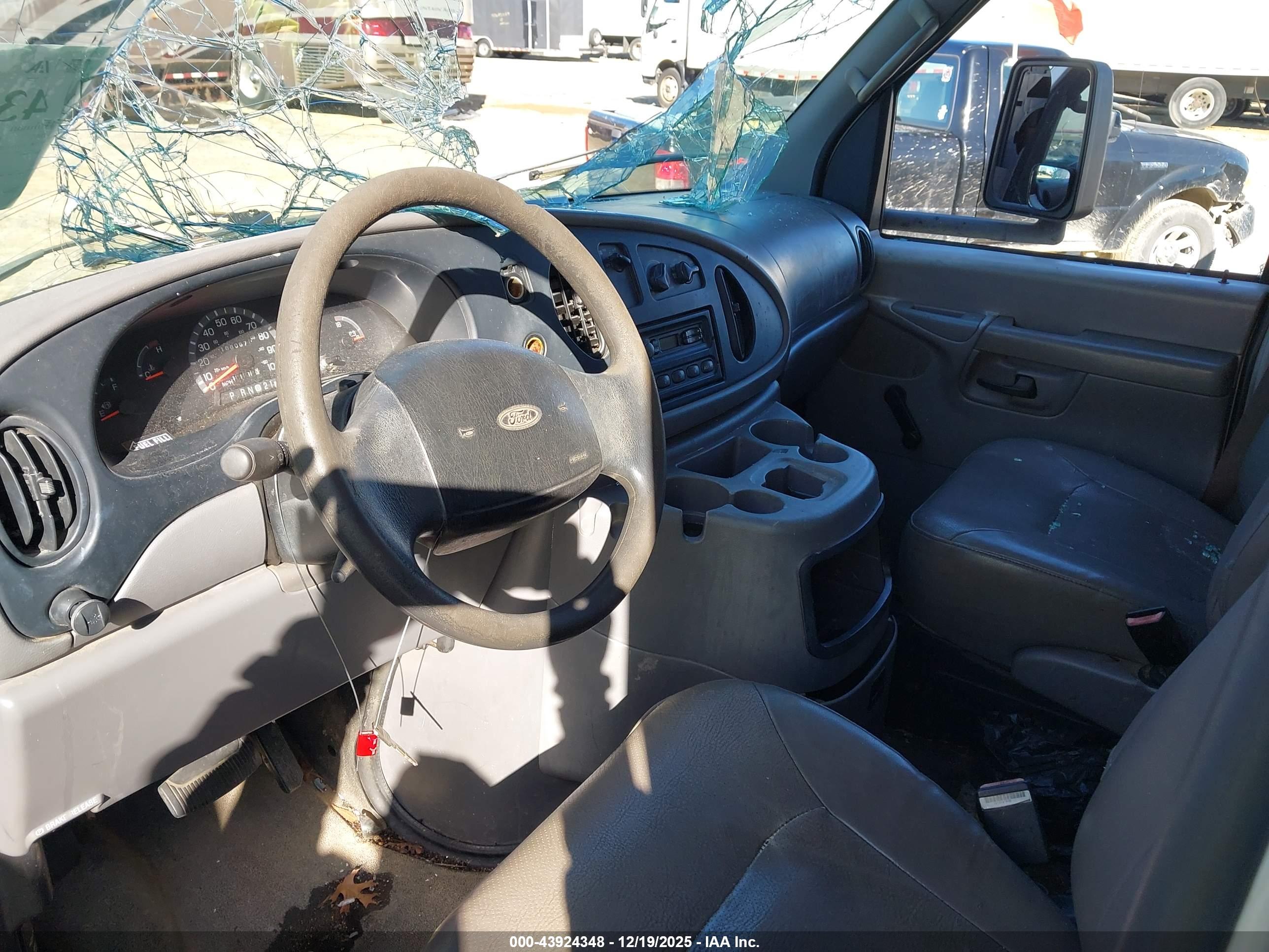 FORD E-350 image 8