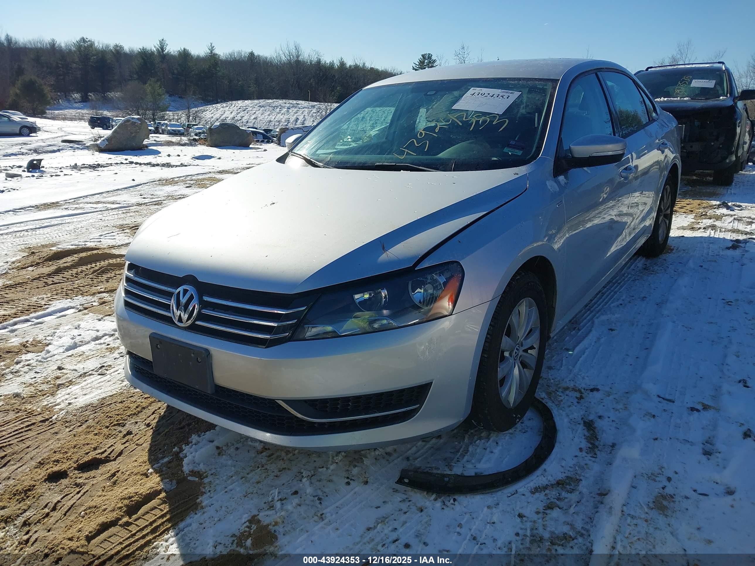 VOLKSWAGEN PASSAT image 2