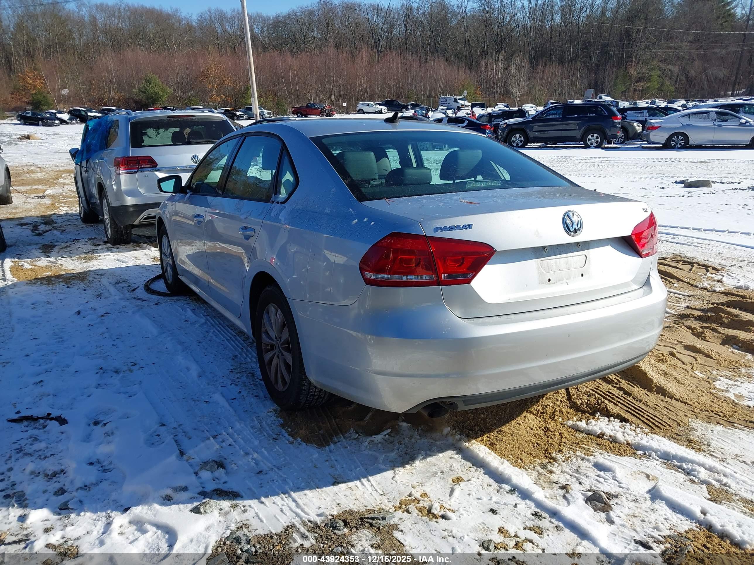 VOLKSWAGEN PASSAT image 3