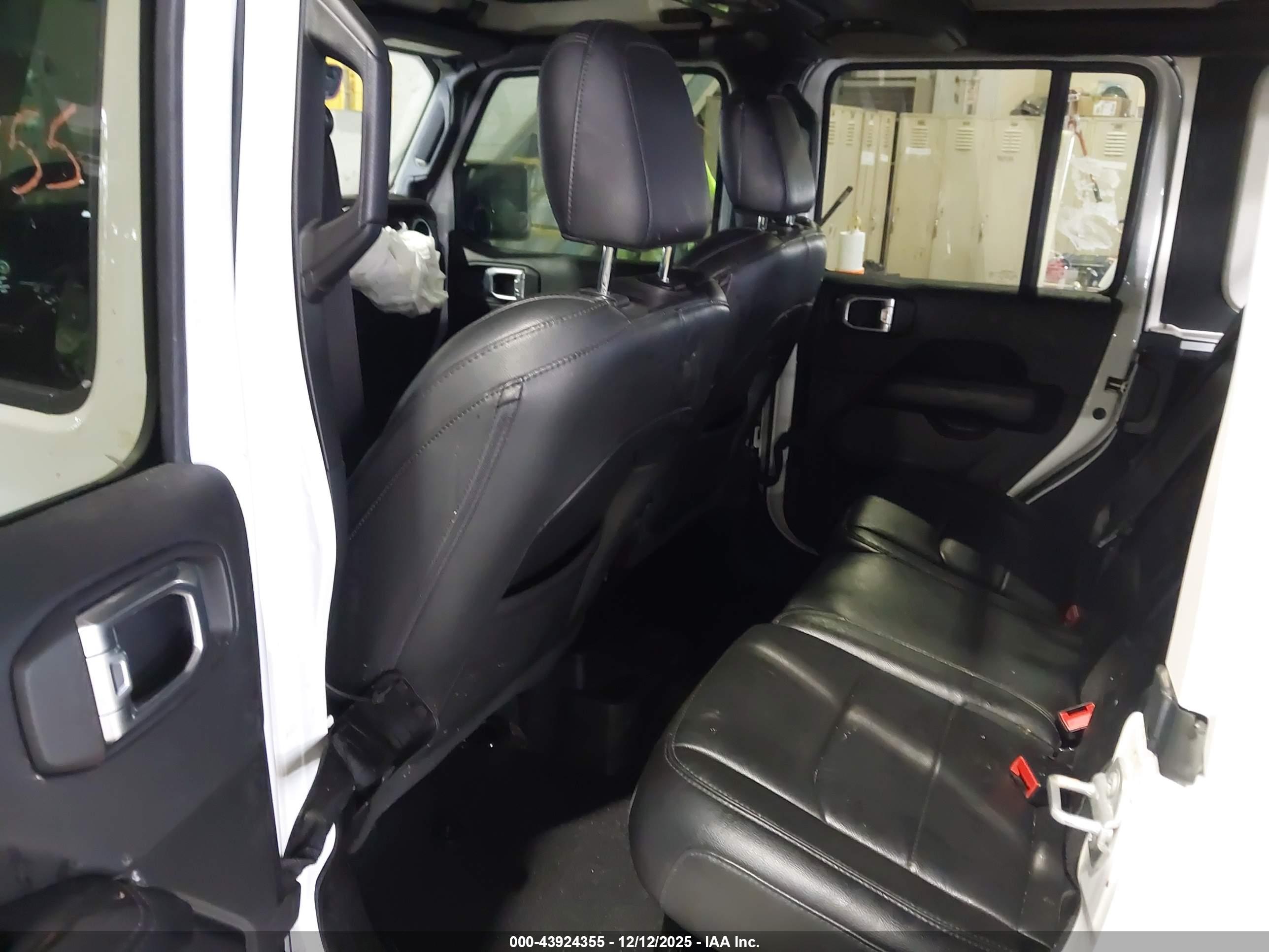 JEEP WRANGLER image 8