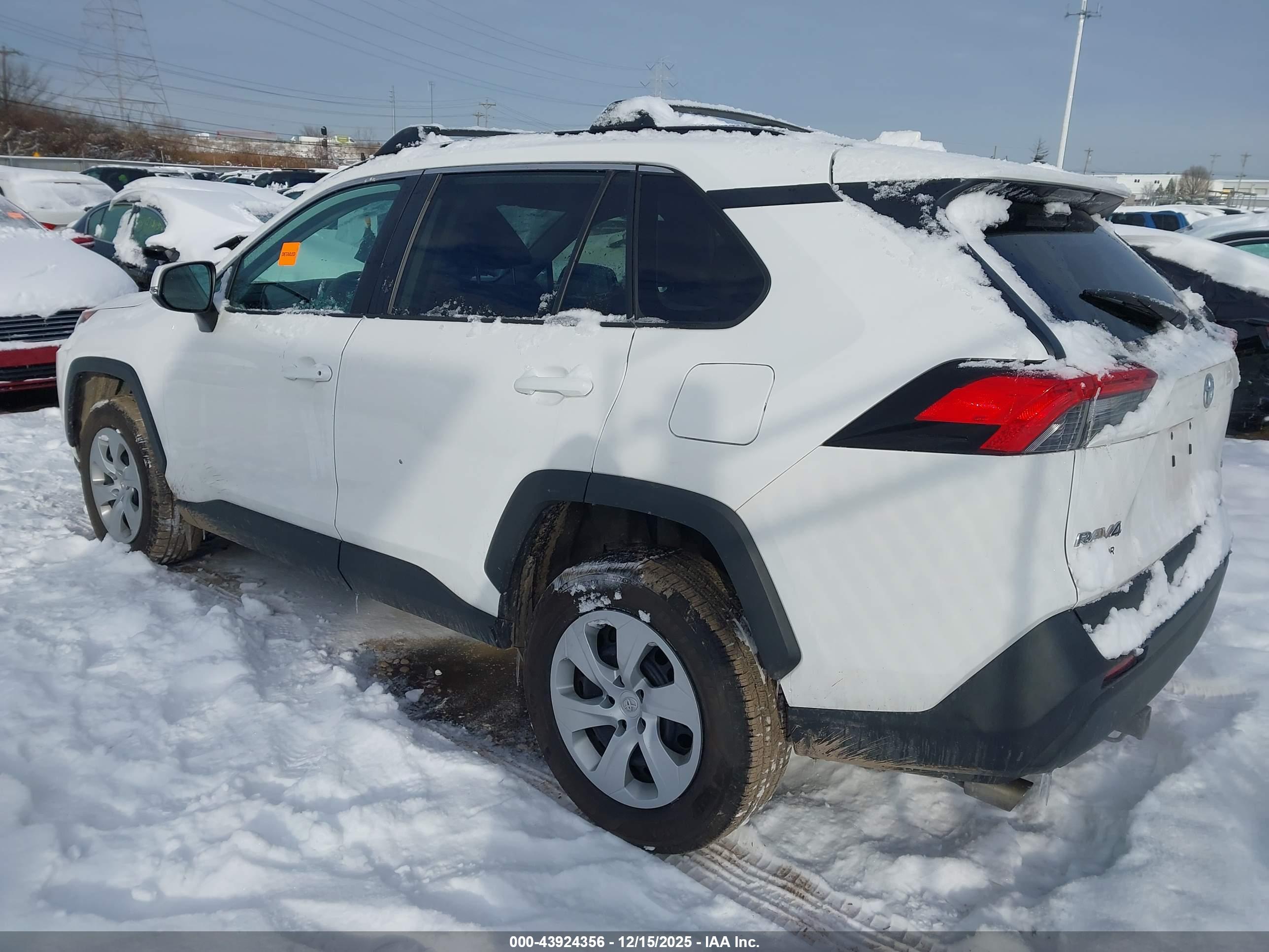 TOYOTA RAV4 image 3