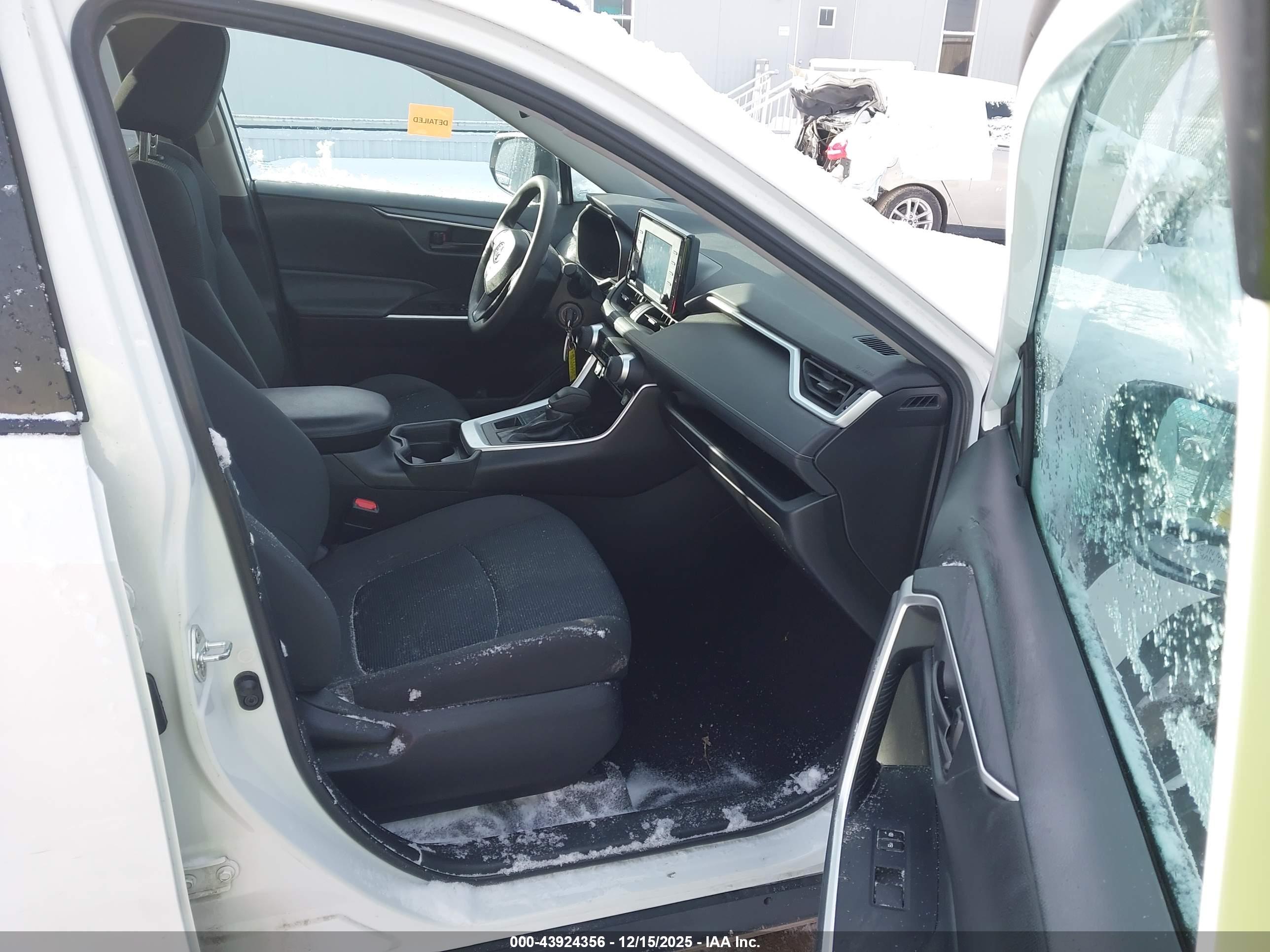 TOYOTA RAV4 image 5