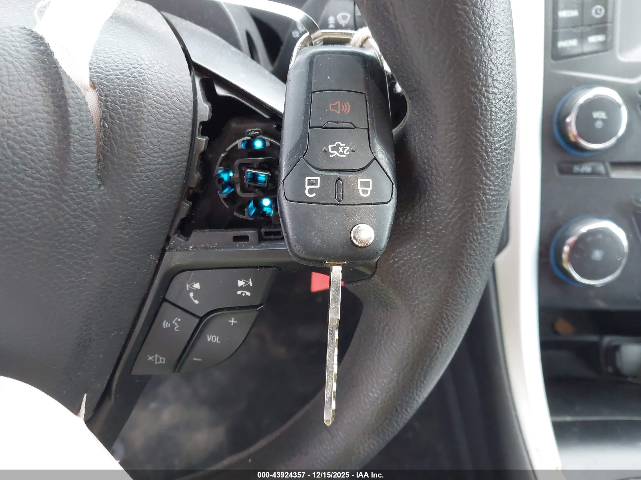 FORD FUSION image 11