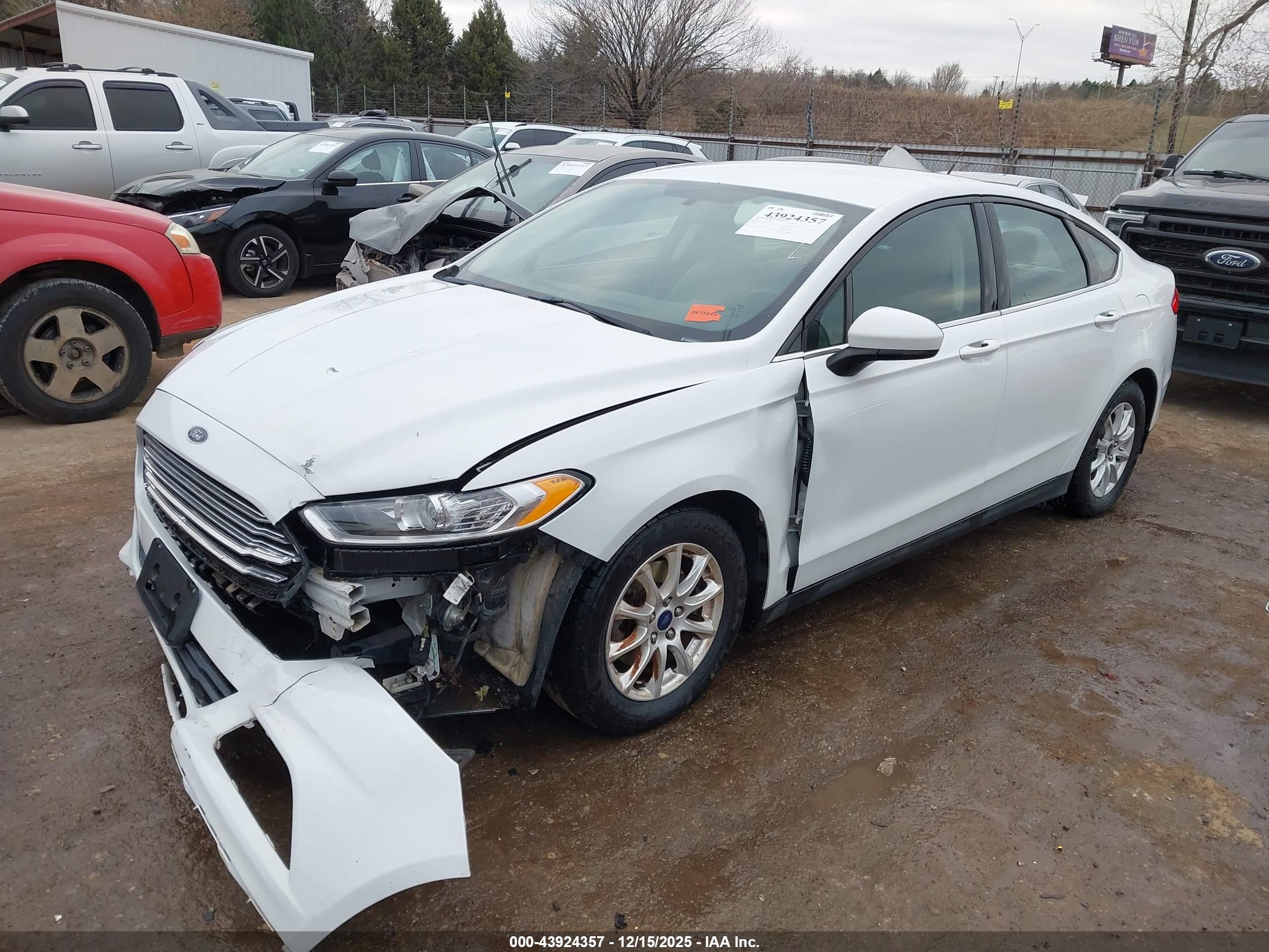 FORD FUSION image 2