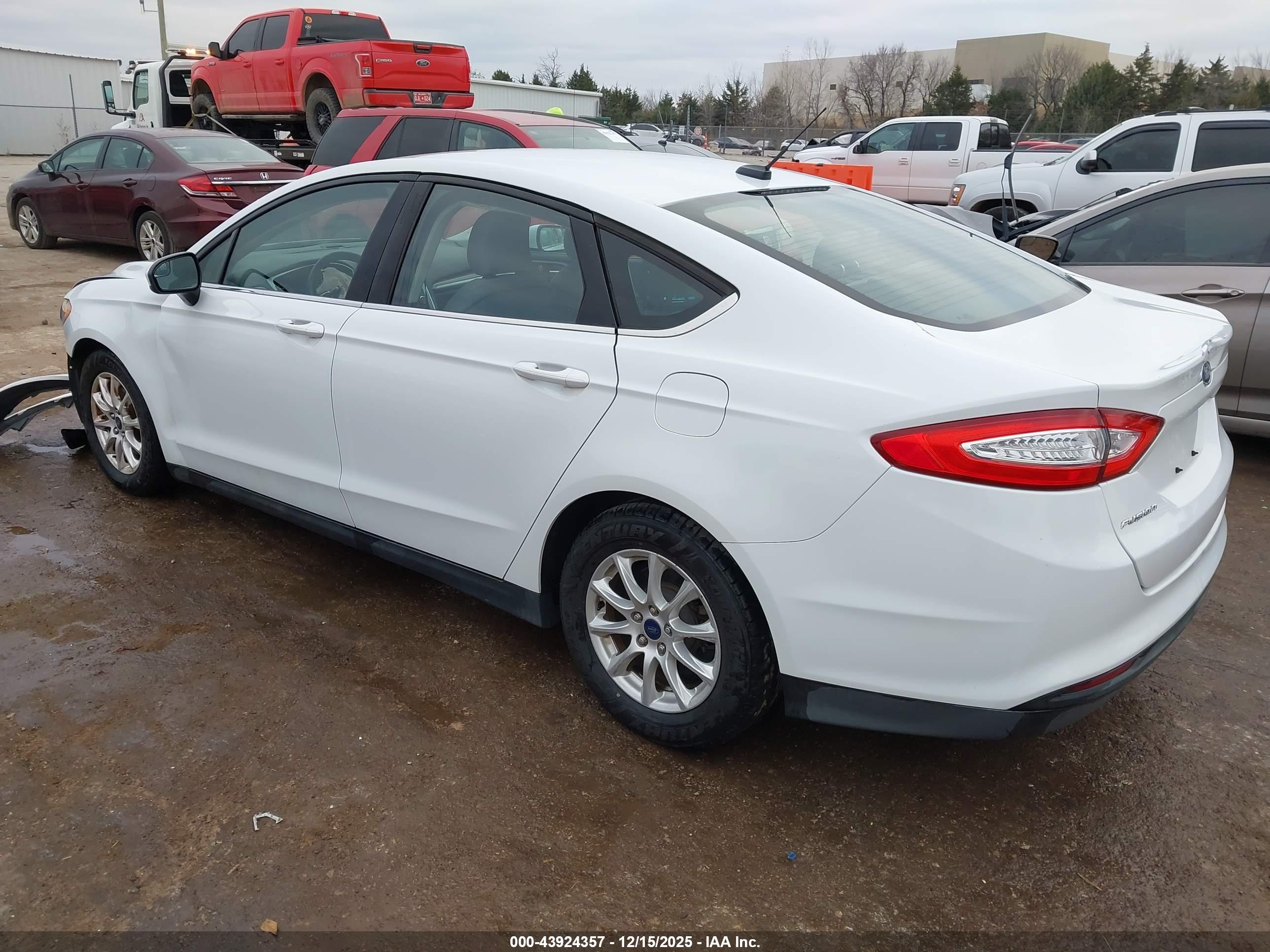 FORD FUSION image 3