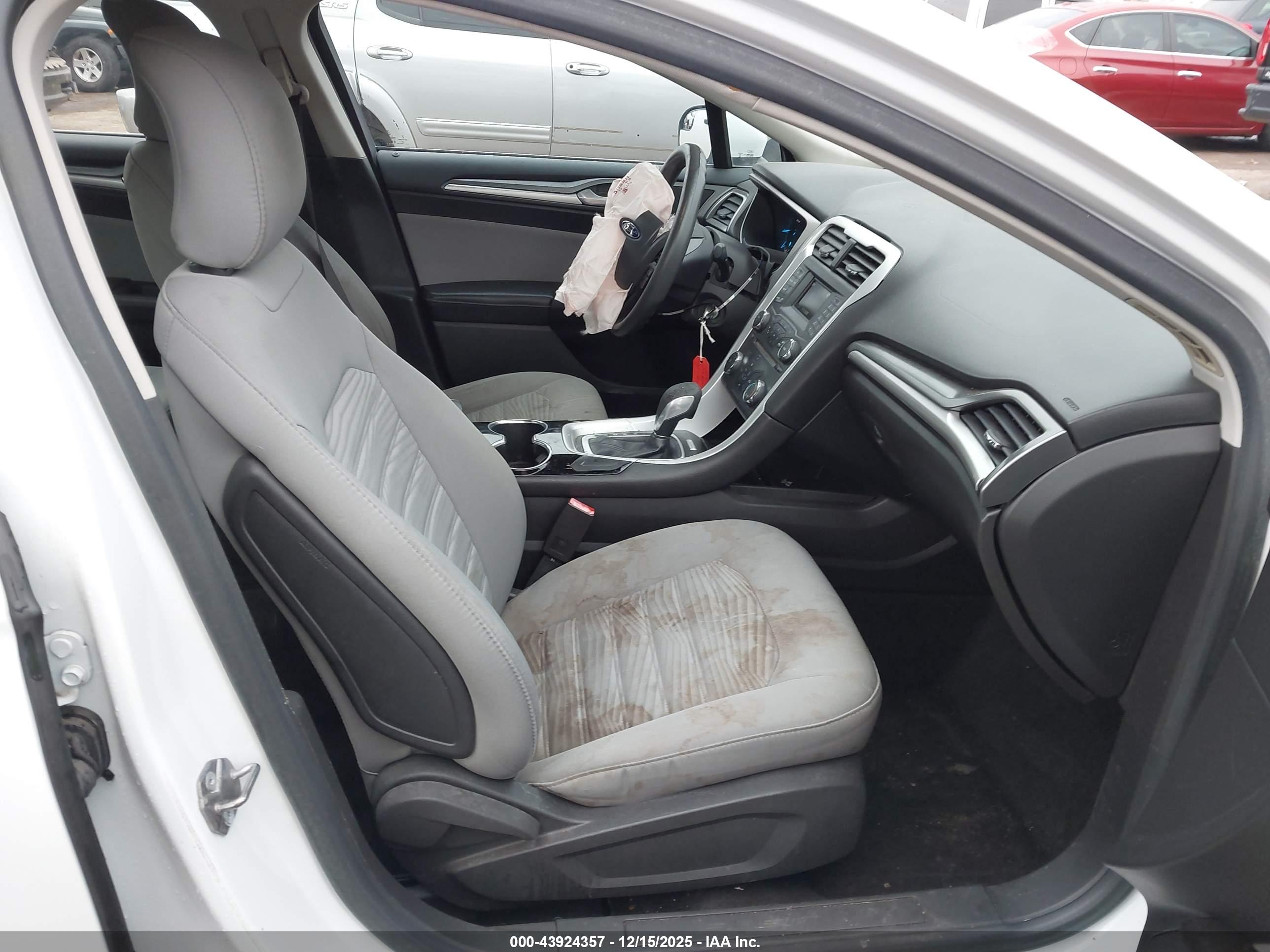 FORD FUSION image 5