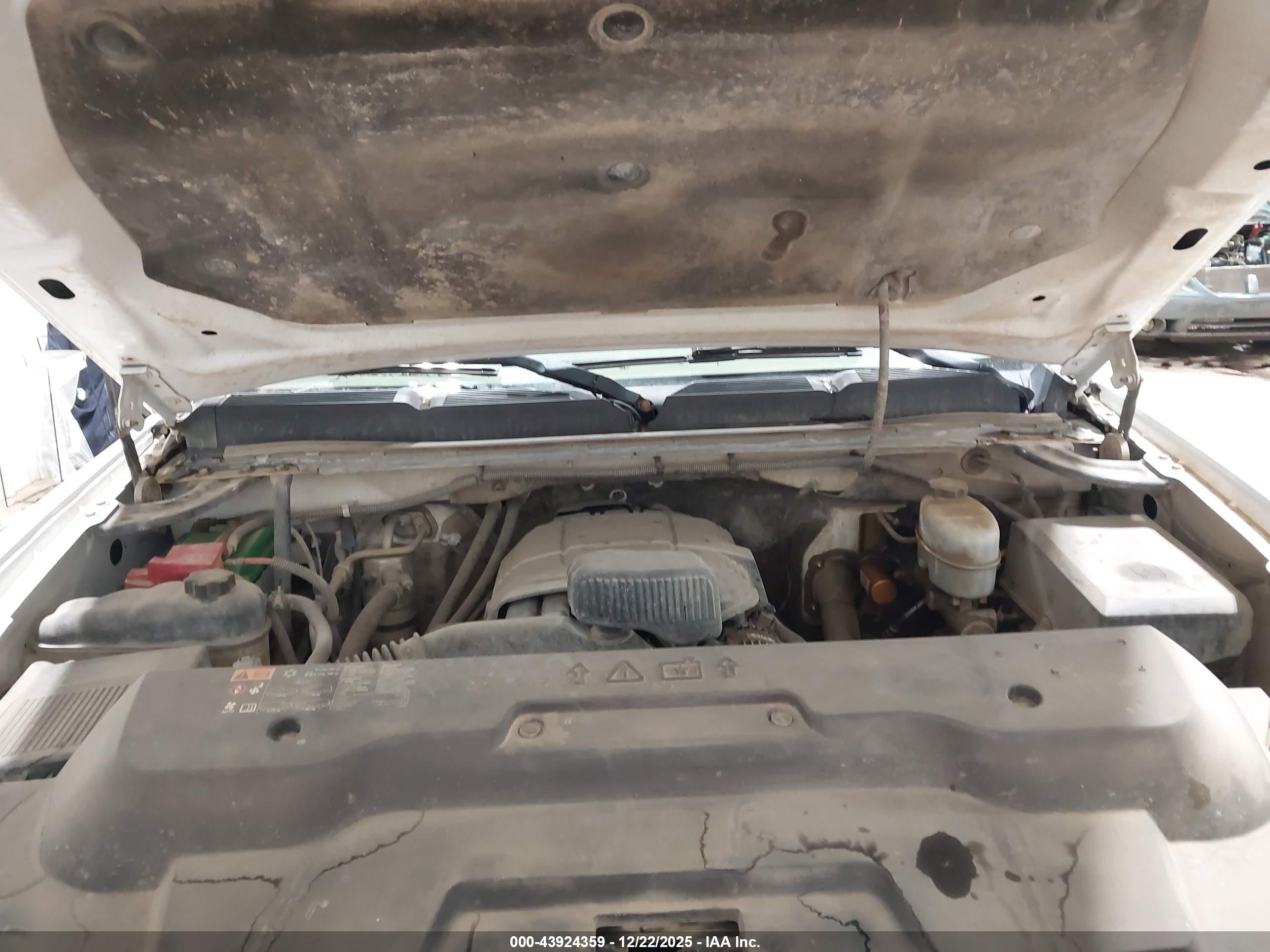 CHEVROLET SILVERADO image 10
