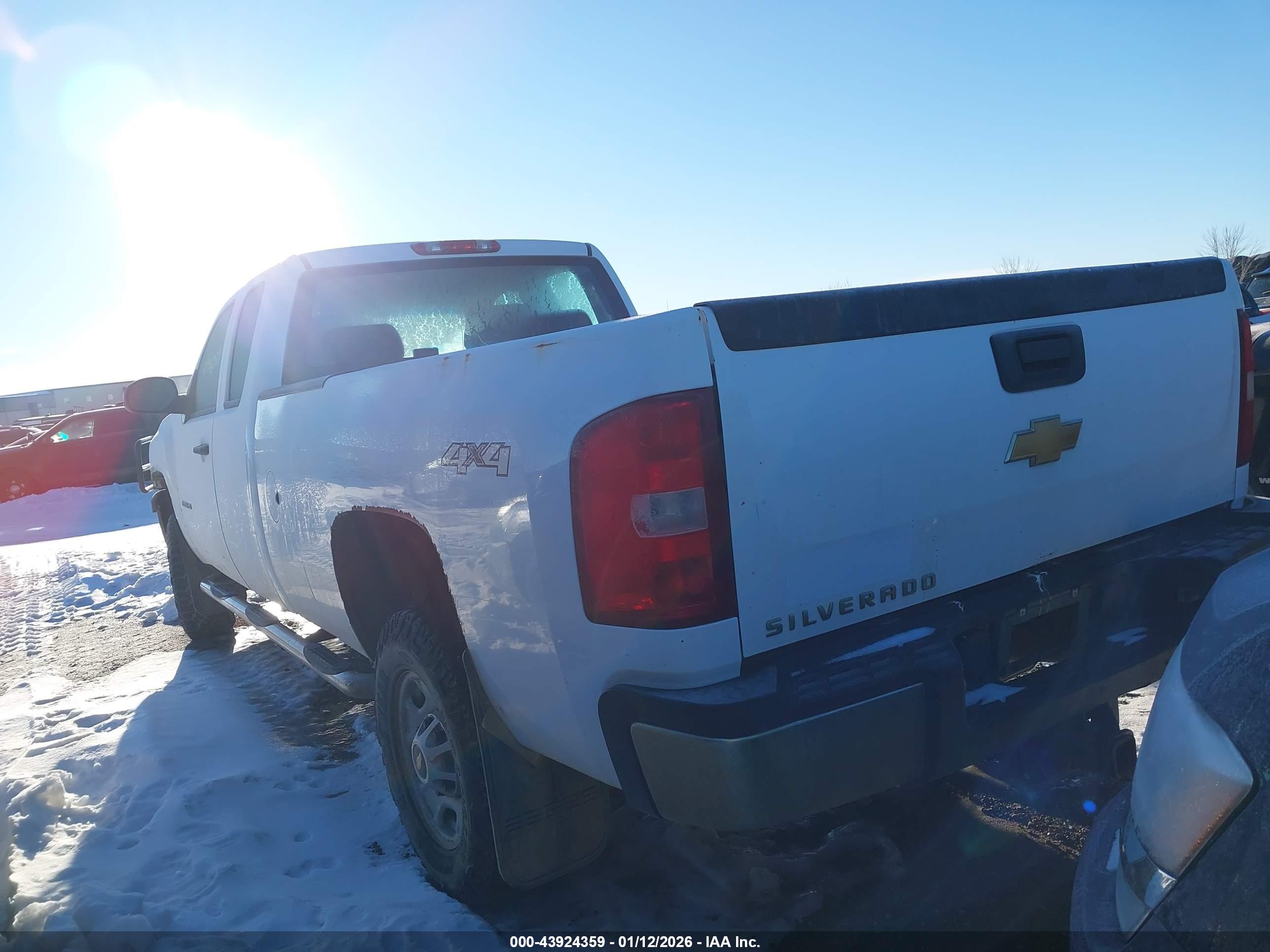 CHEVROLET SILVERADO image 3