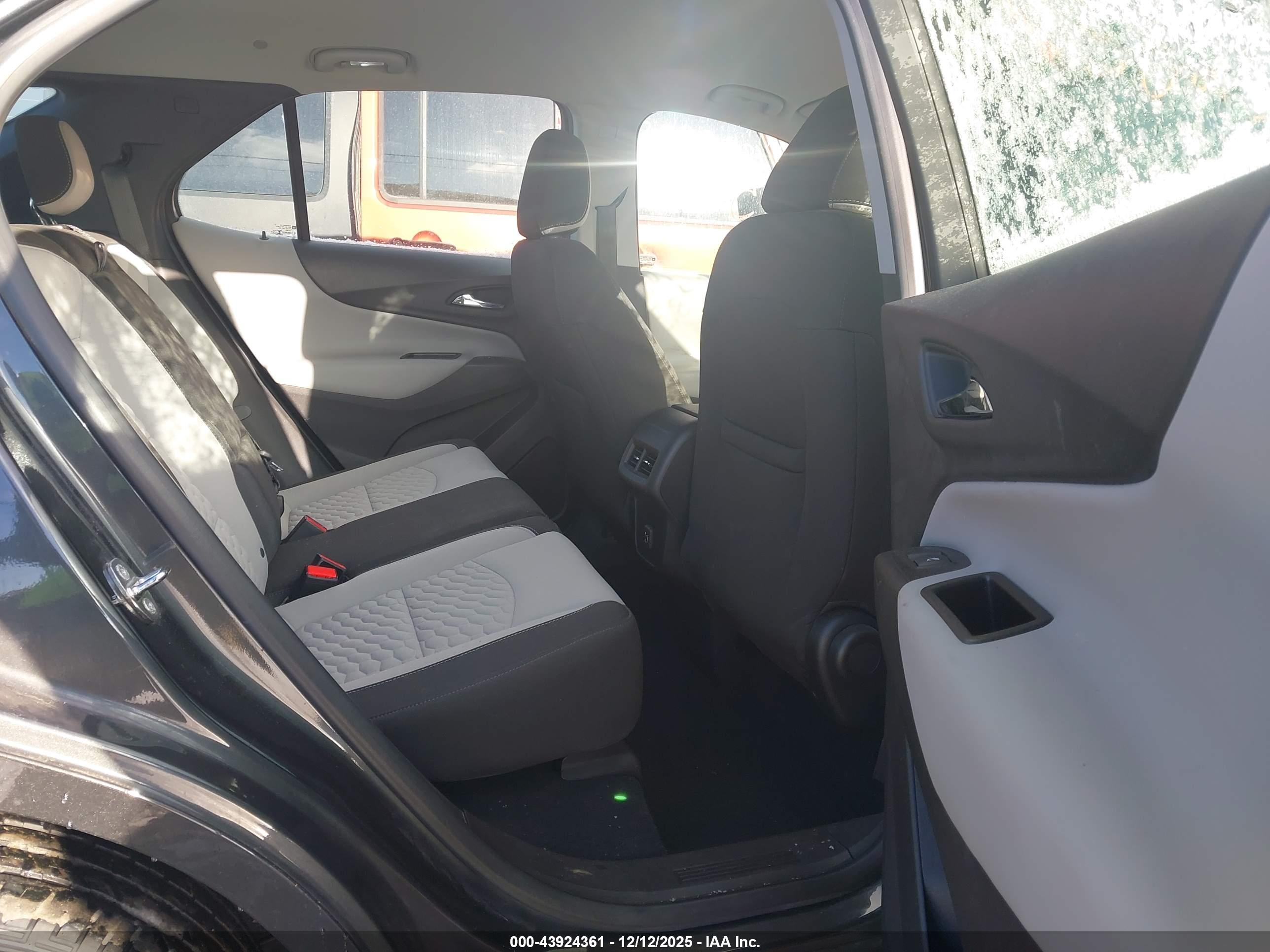 CHEVROLET EQUINOX image 8