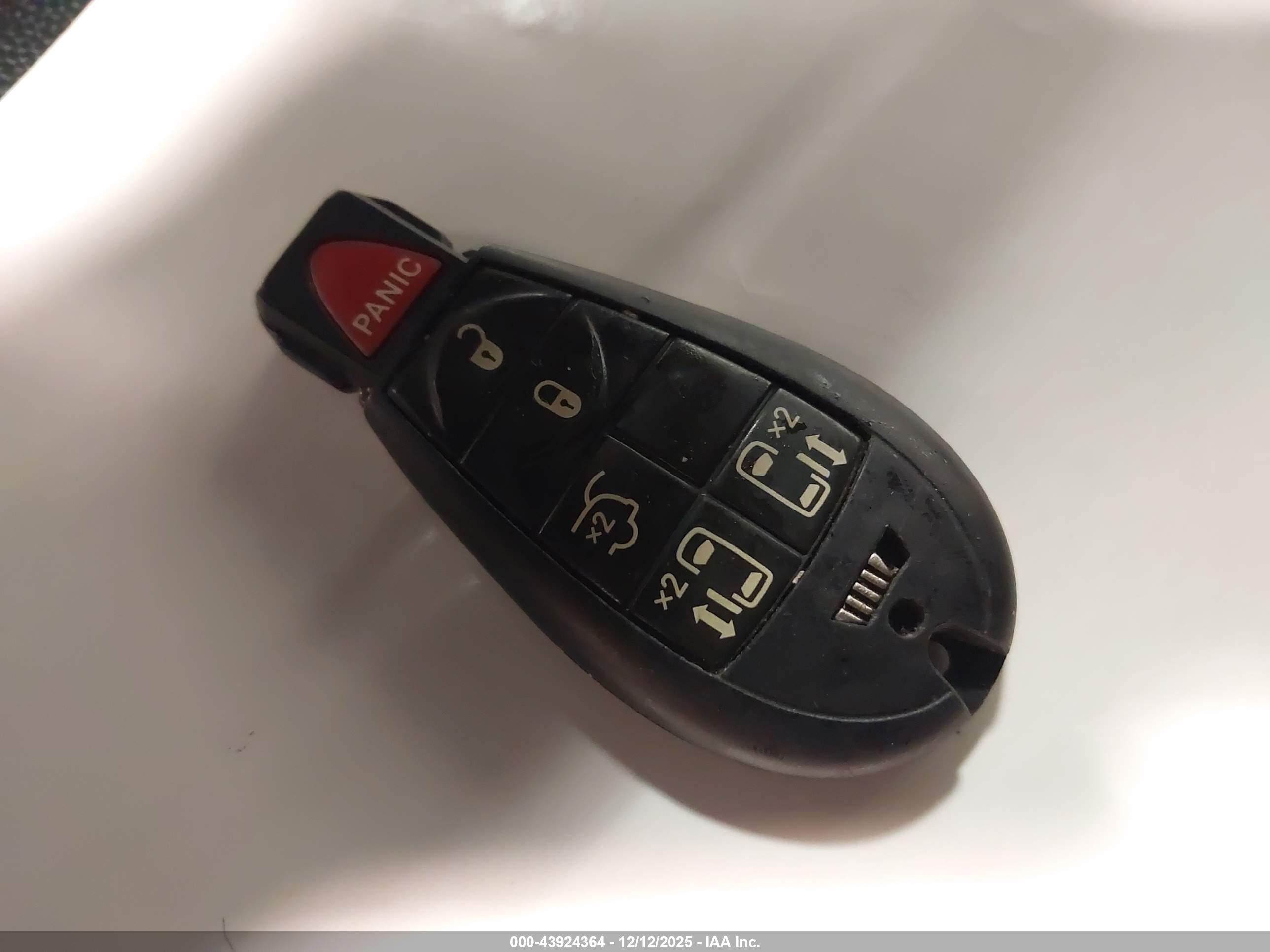 CHRYSLER TOWN image 11