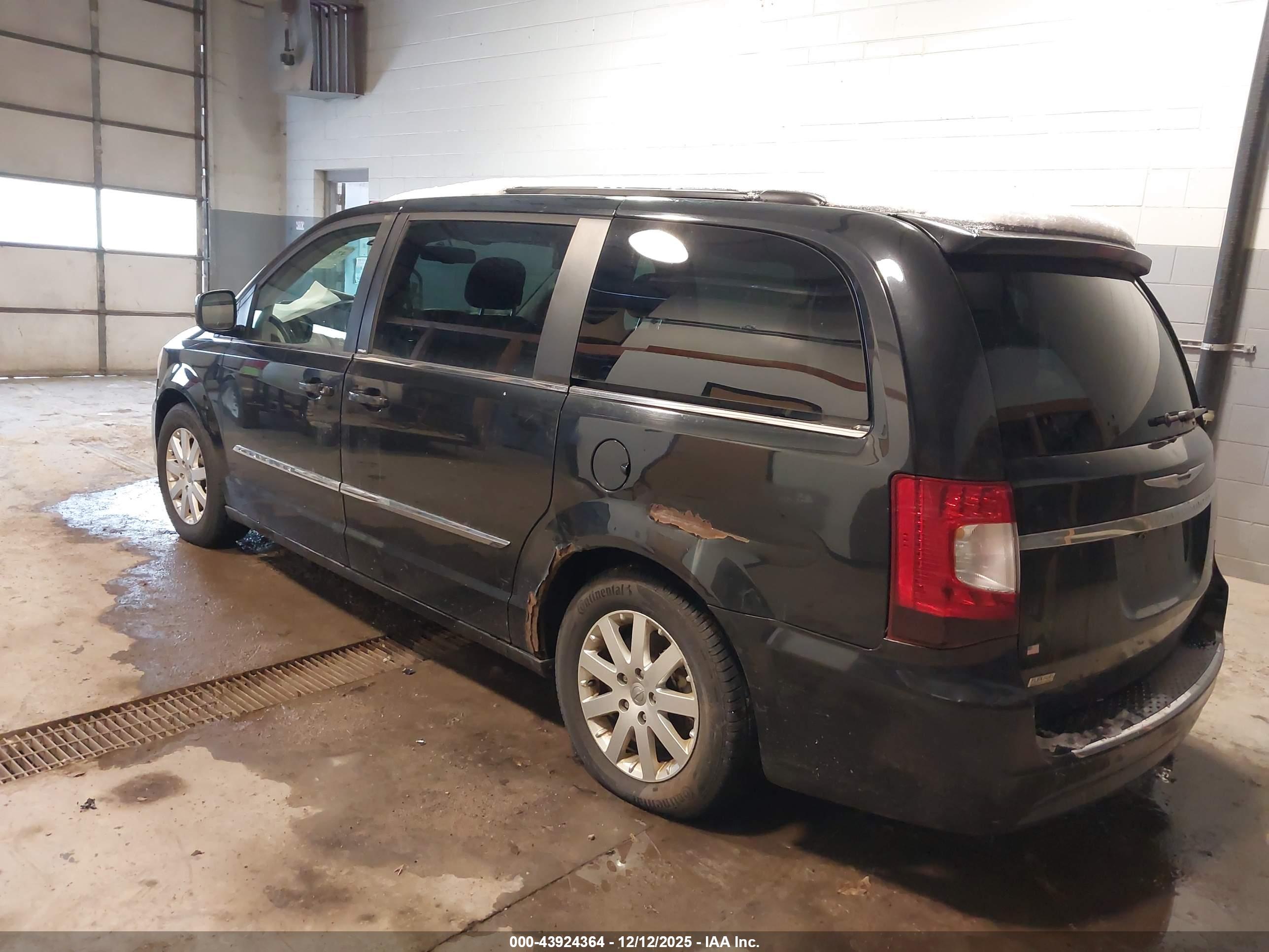 CHRYSLER TOWN image 3