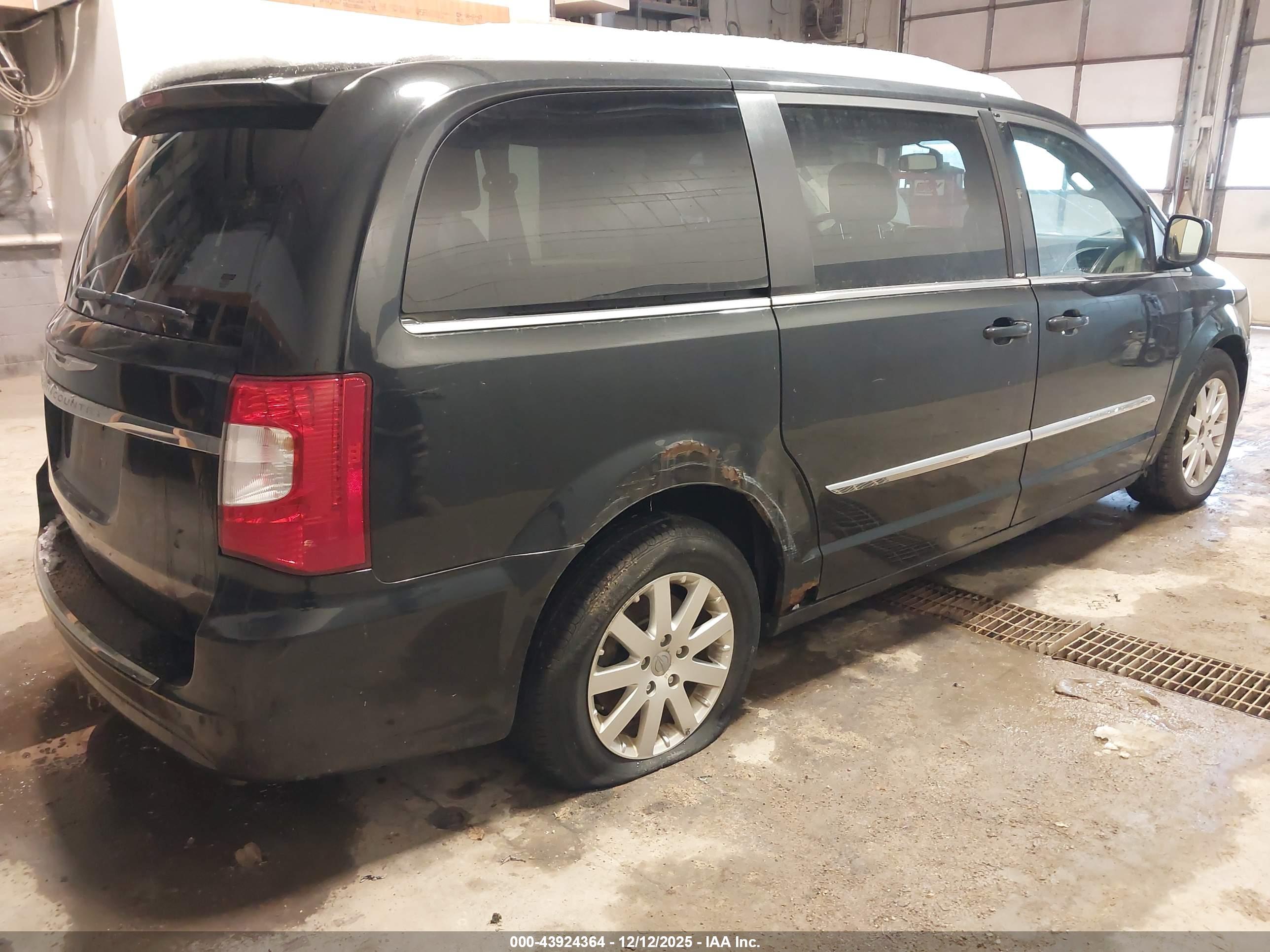 CHRYSLER TOWN image 4