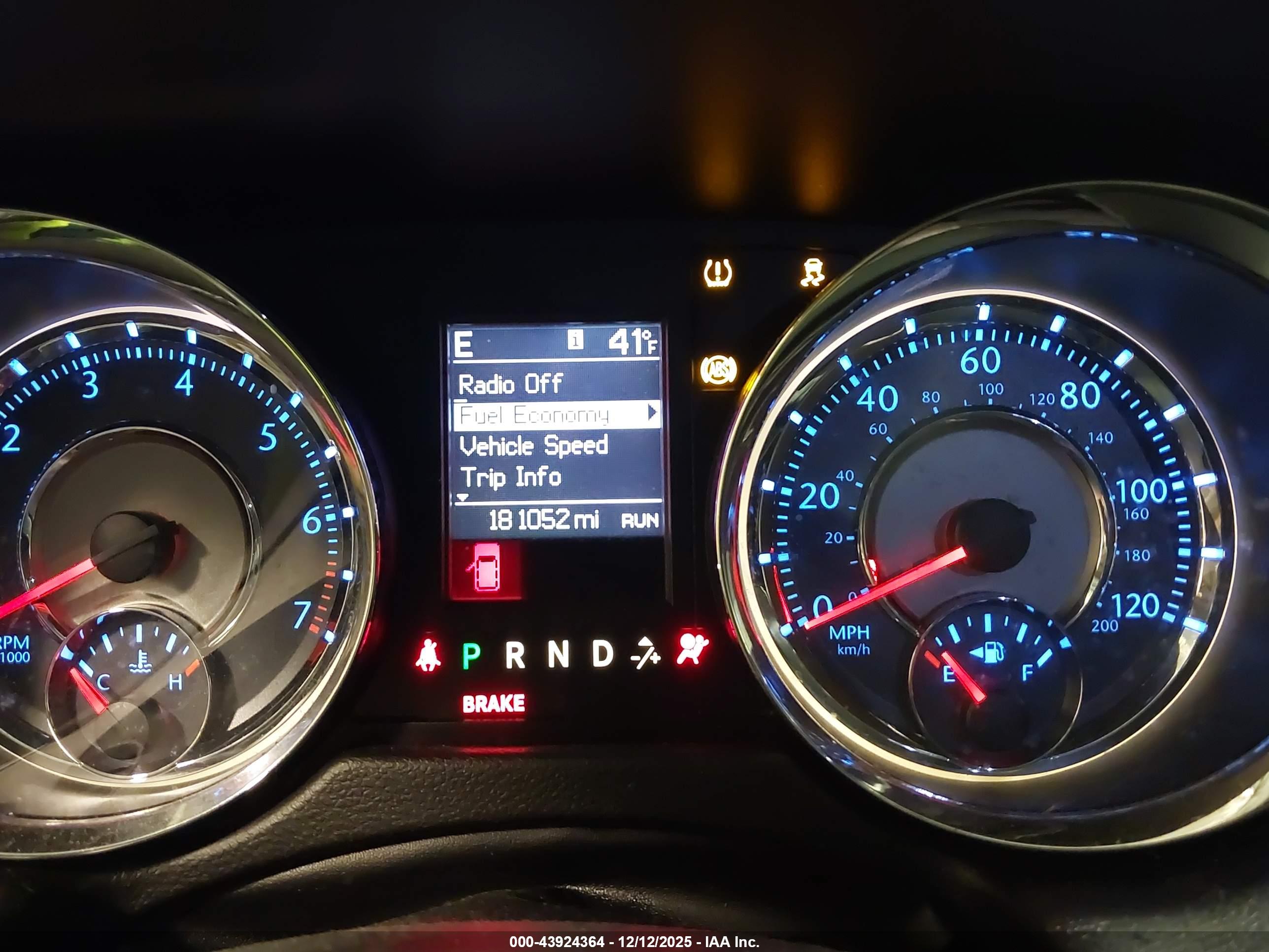 CHRYSLER TOWN image 7