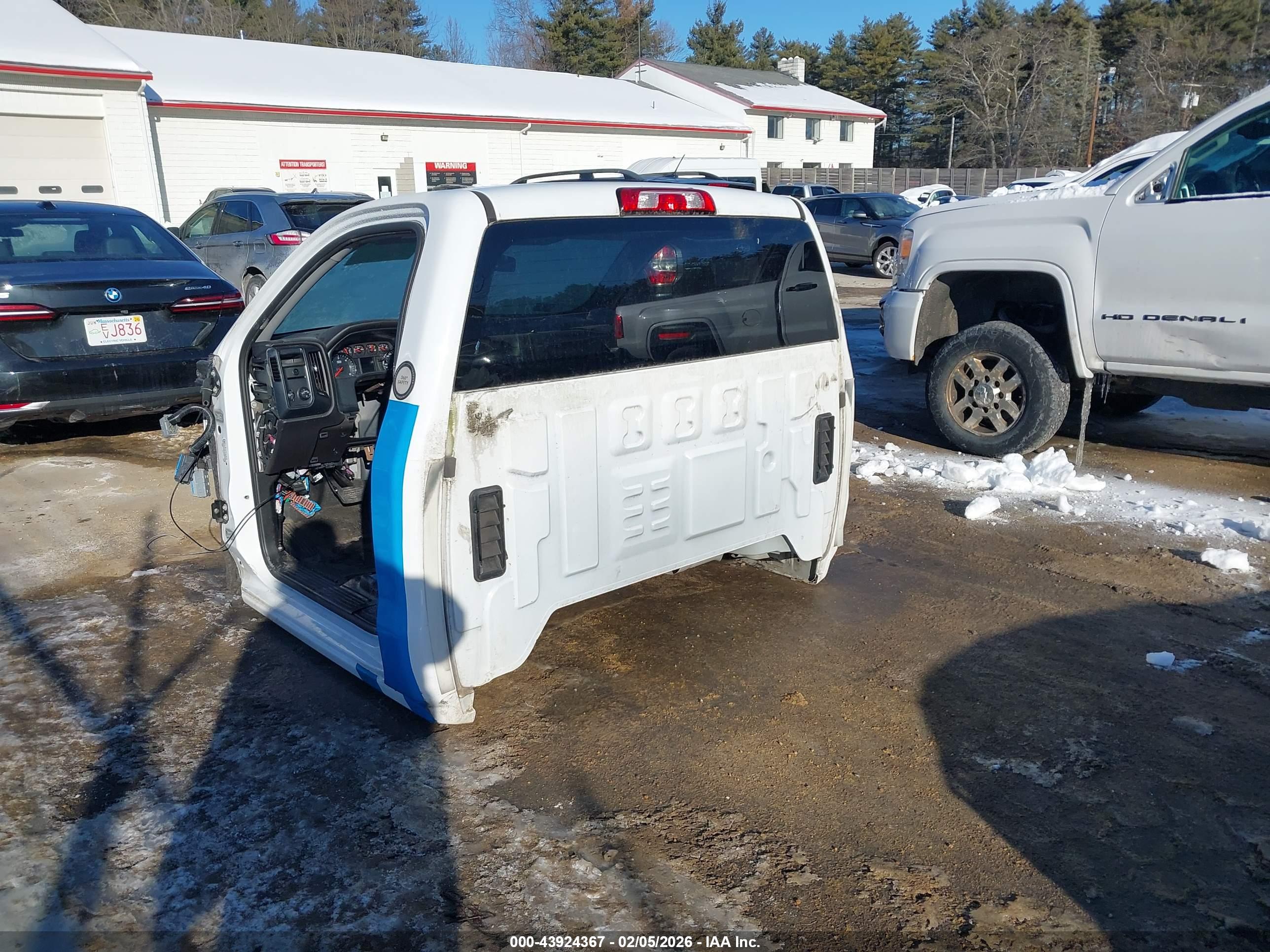 CHEVROLET SILVERADO image 3