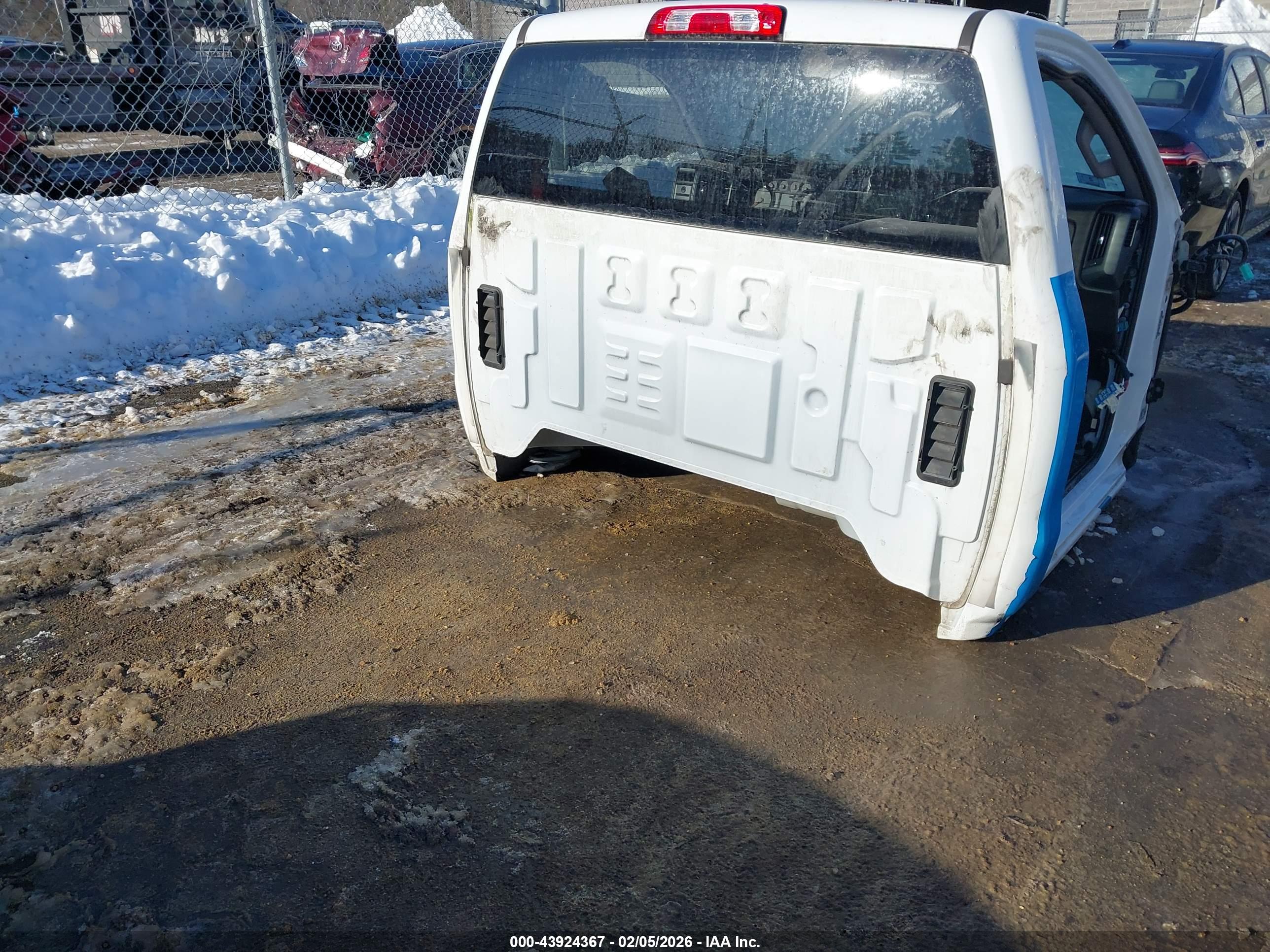 CHEVROLET SILVERADO image 4