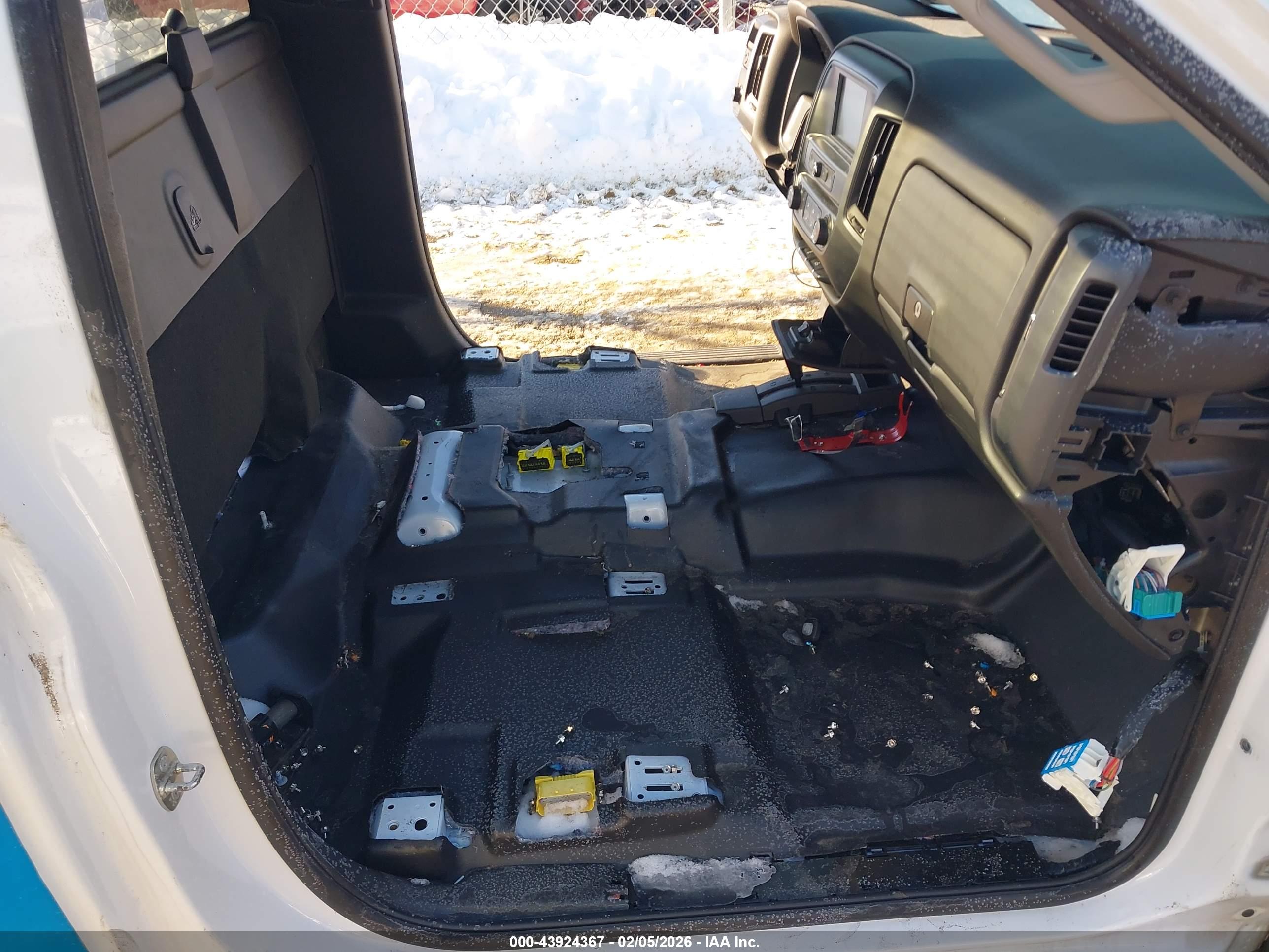 CHEVROLET SILVERADO image 5